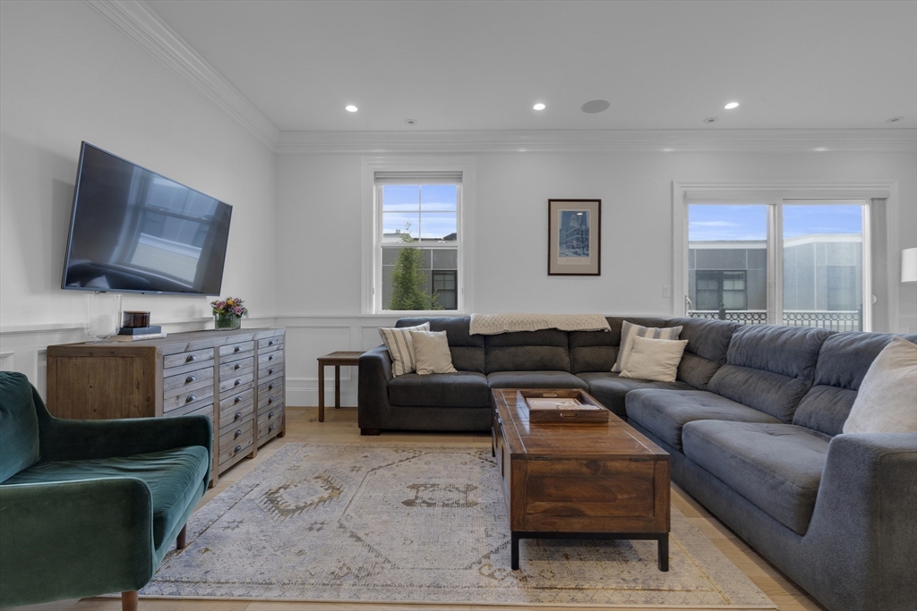 205 E St # 10N