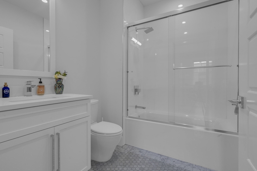 205 E St # 10N