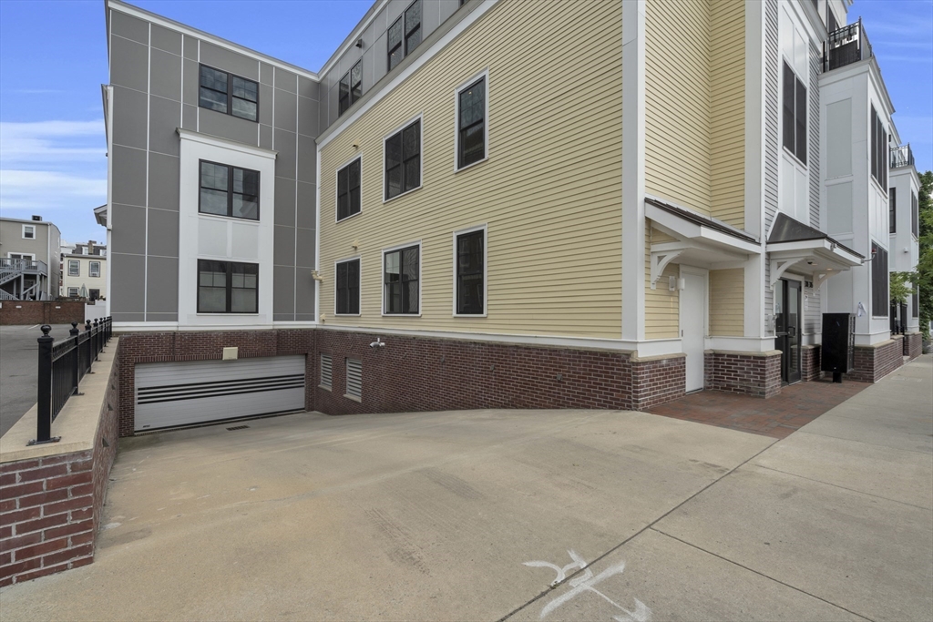 205 E St # 10N