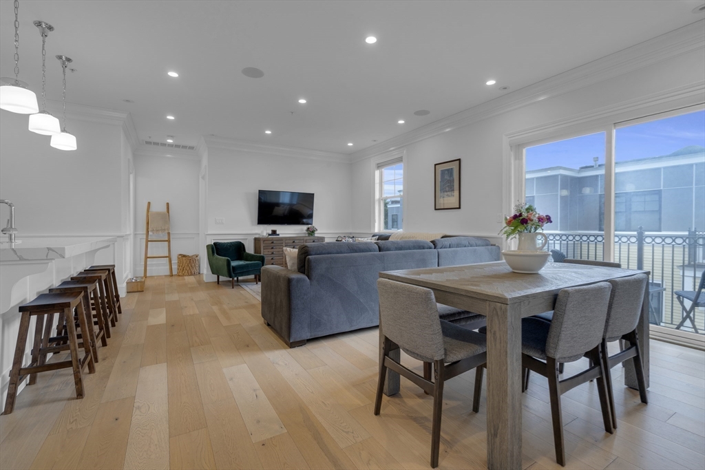 205 E St # 10N