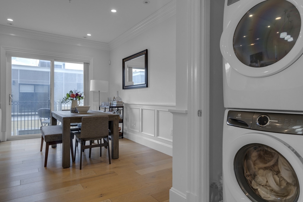 205 E St # 10N