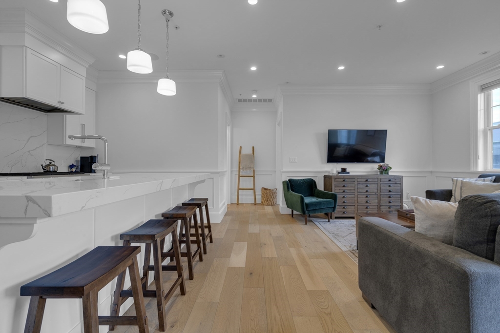 205 E St # 10N