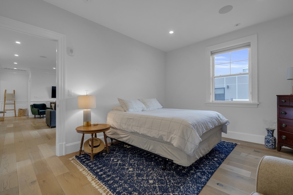 205 E St # 10N