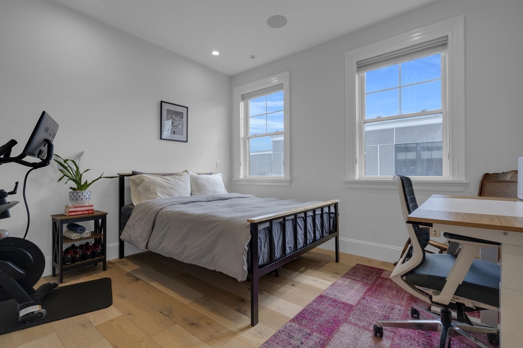 205 E St # 10N