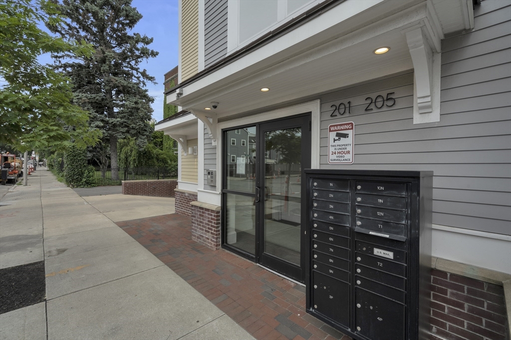 205 E St # 10N
