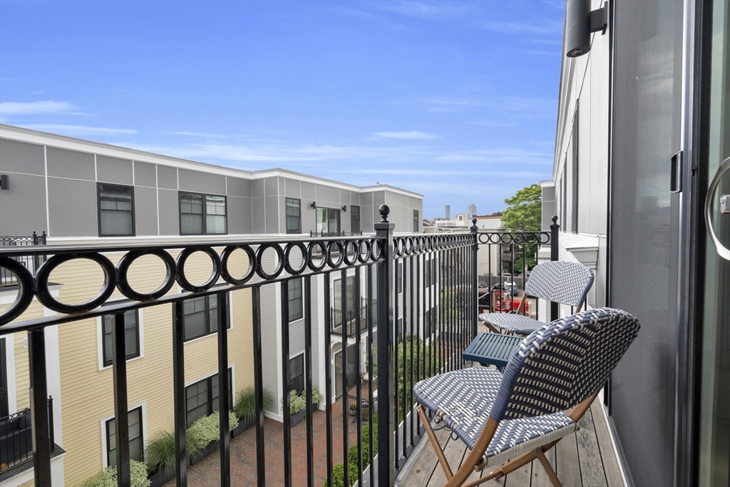 205 E St # 10N