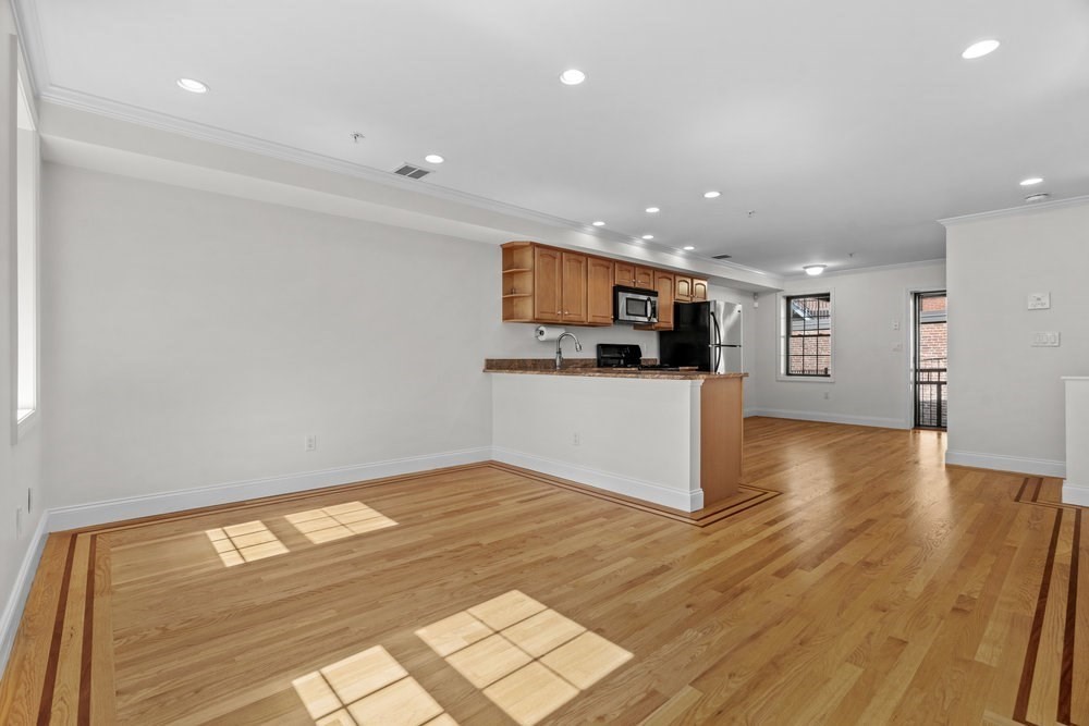 11 Wiget St # 4 Unit: 11-4
