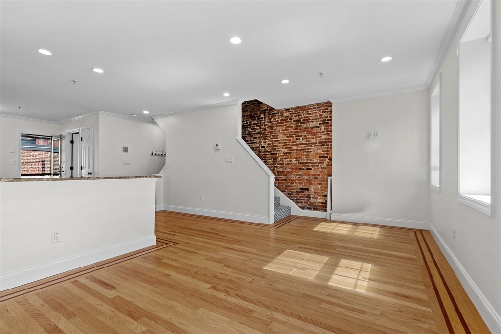 11 Wiget St # 4 Unit: 11-4