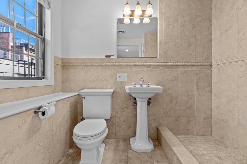 11 Wiget St # 4 Unit: 11-4
