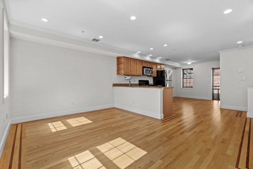 11 Wiget St # 4