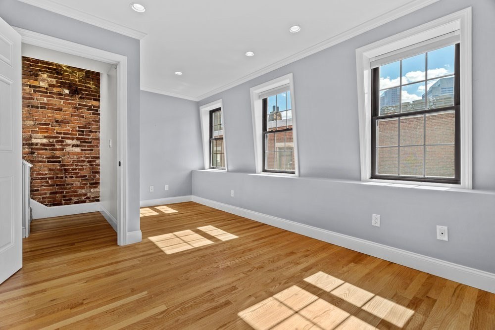 11 Wiget St # 4