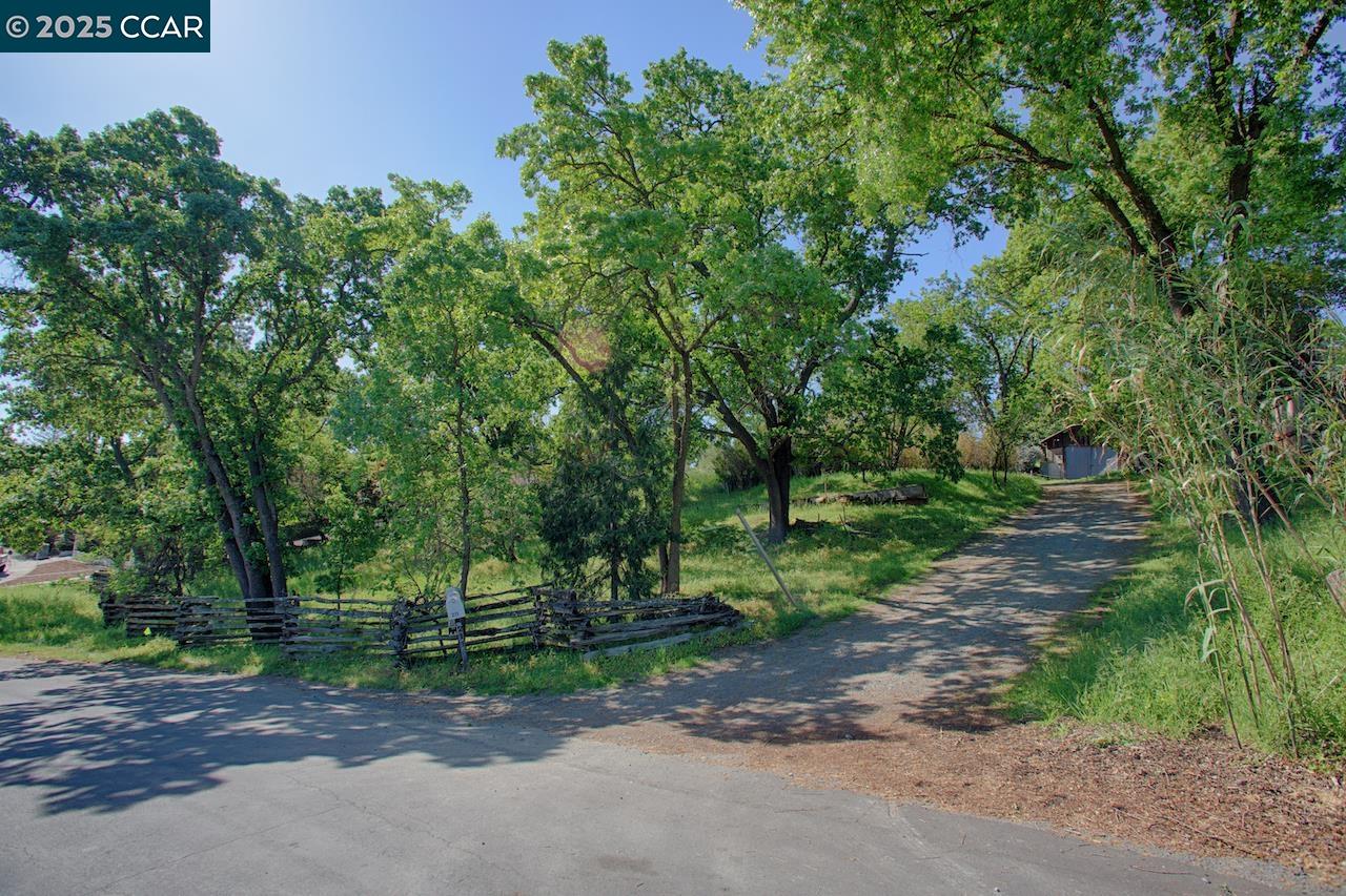 211 Vallecito Ln