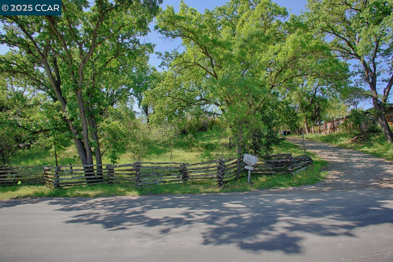 211 Vallecito Ln