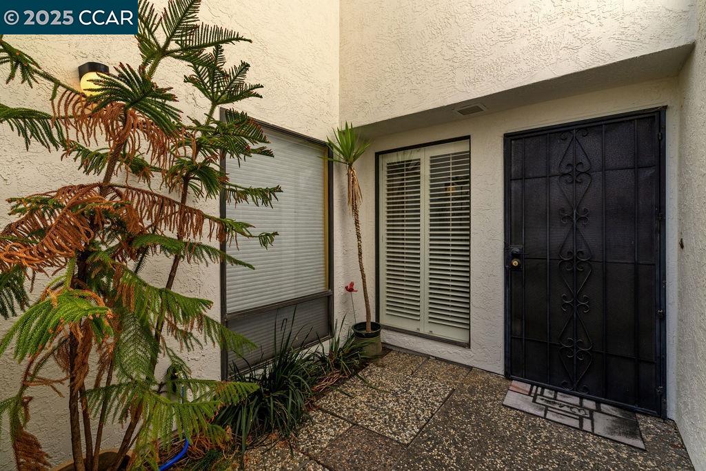 1250 Redwood Ct