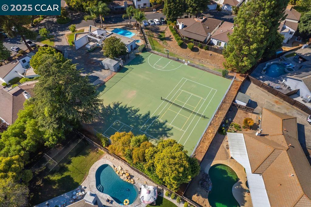 1250 Redwood Ct