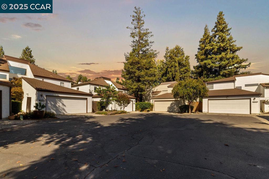 1250 Redwood Ct