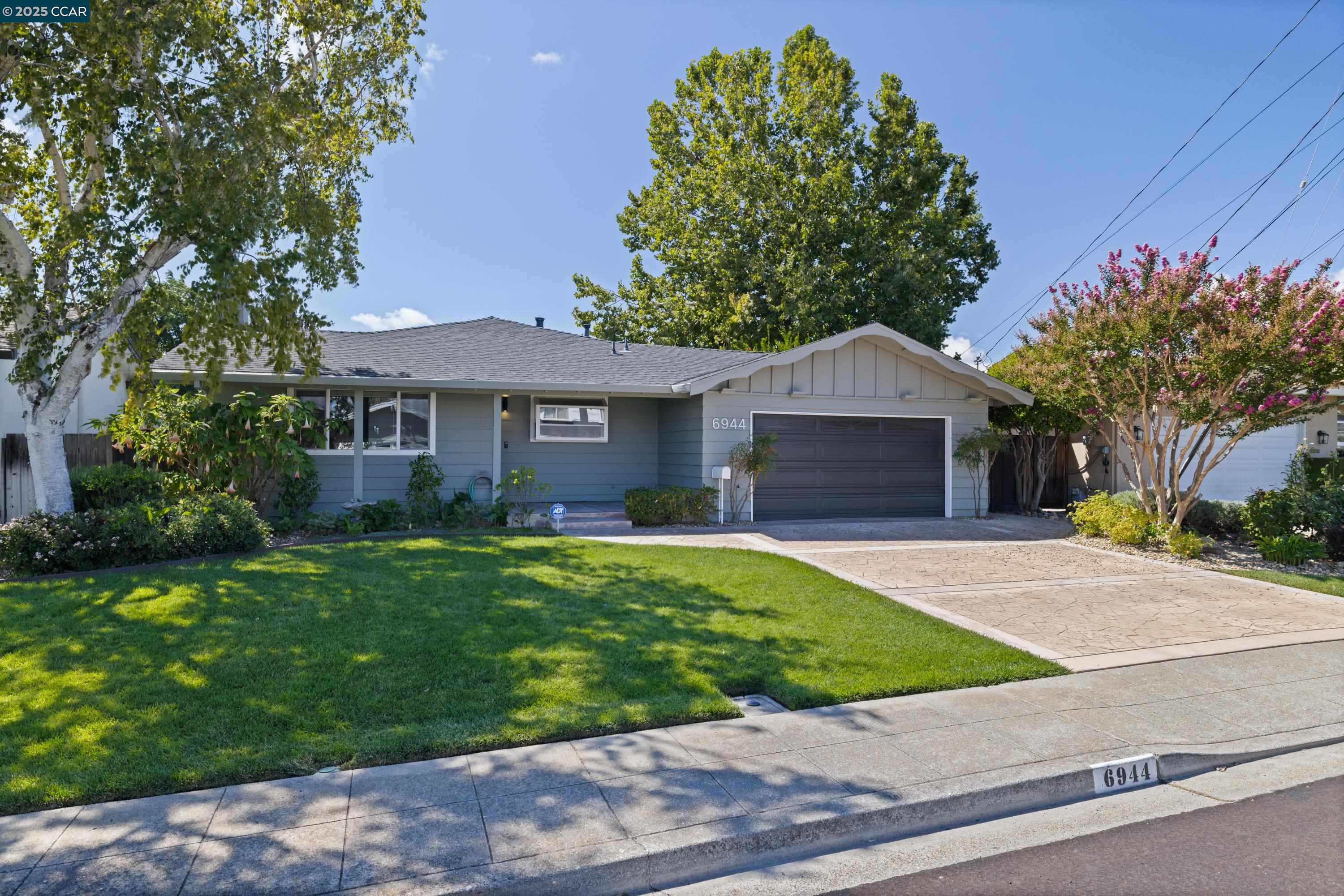 6944 Cedar Ln