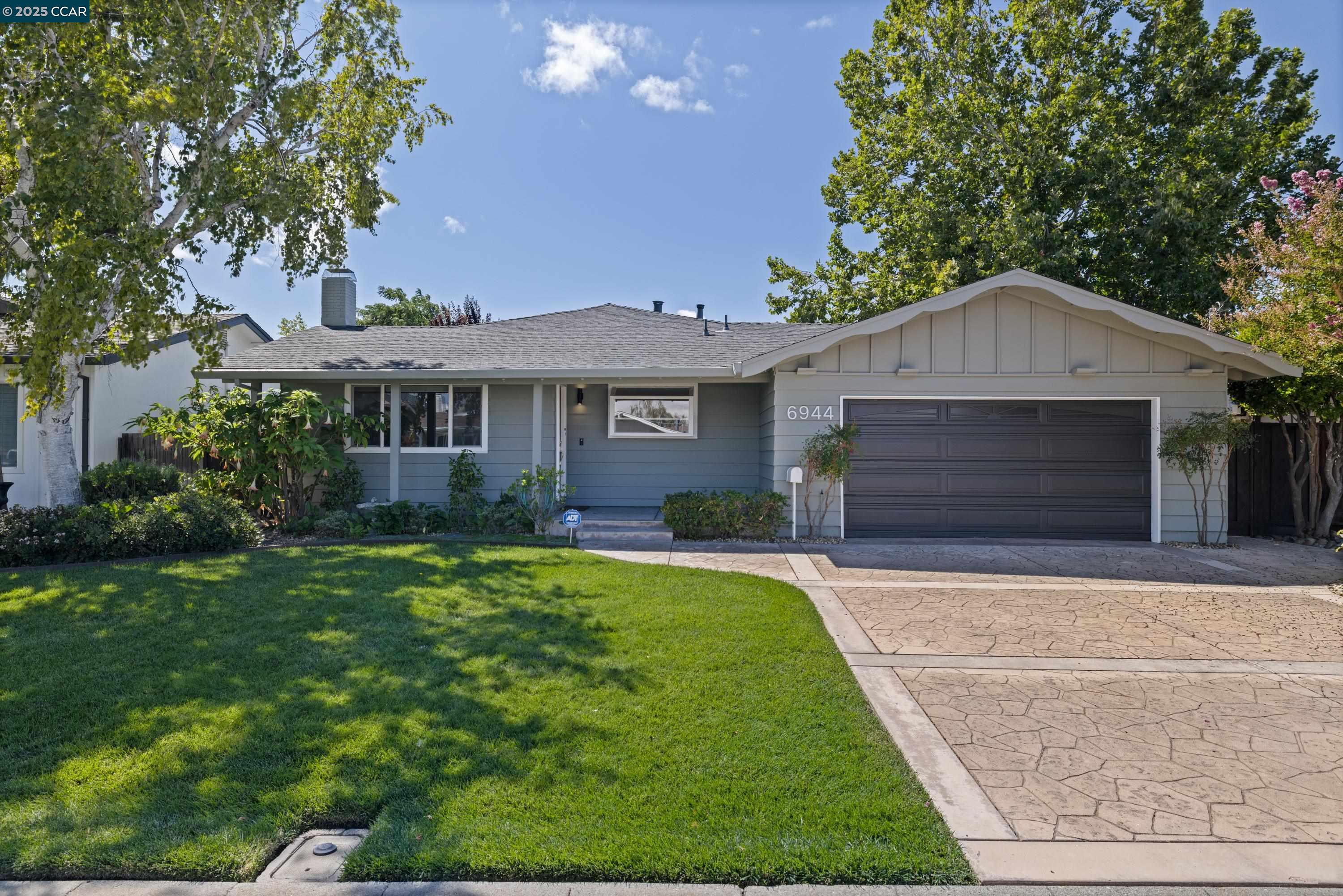 6944 Cedar Ln