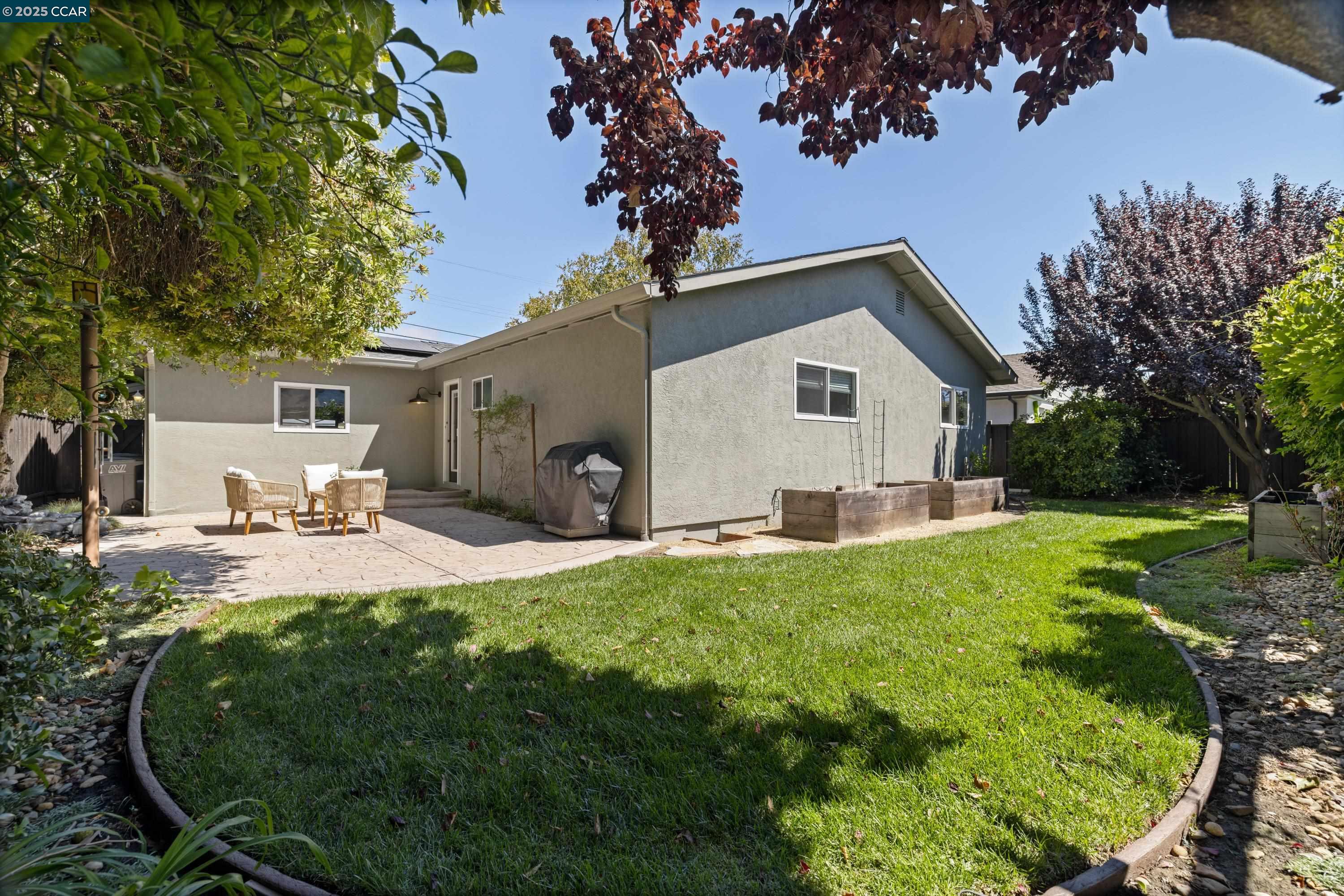 6944 Cedar Ln