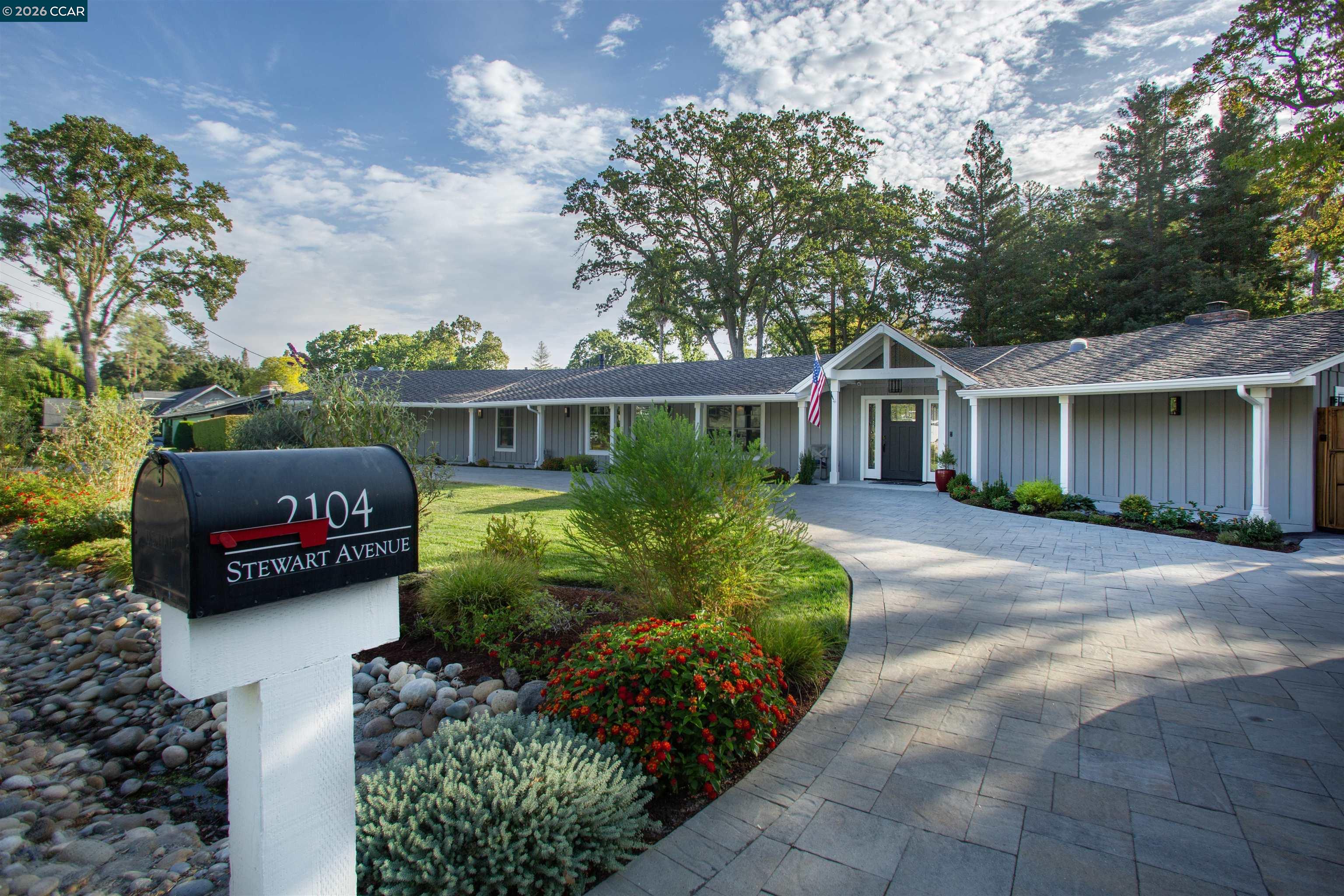 2104 Stewart Ave