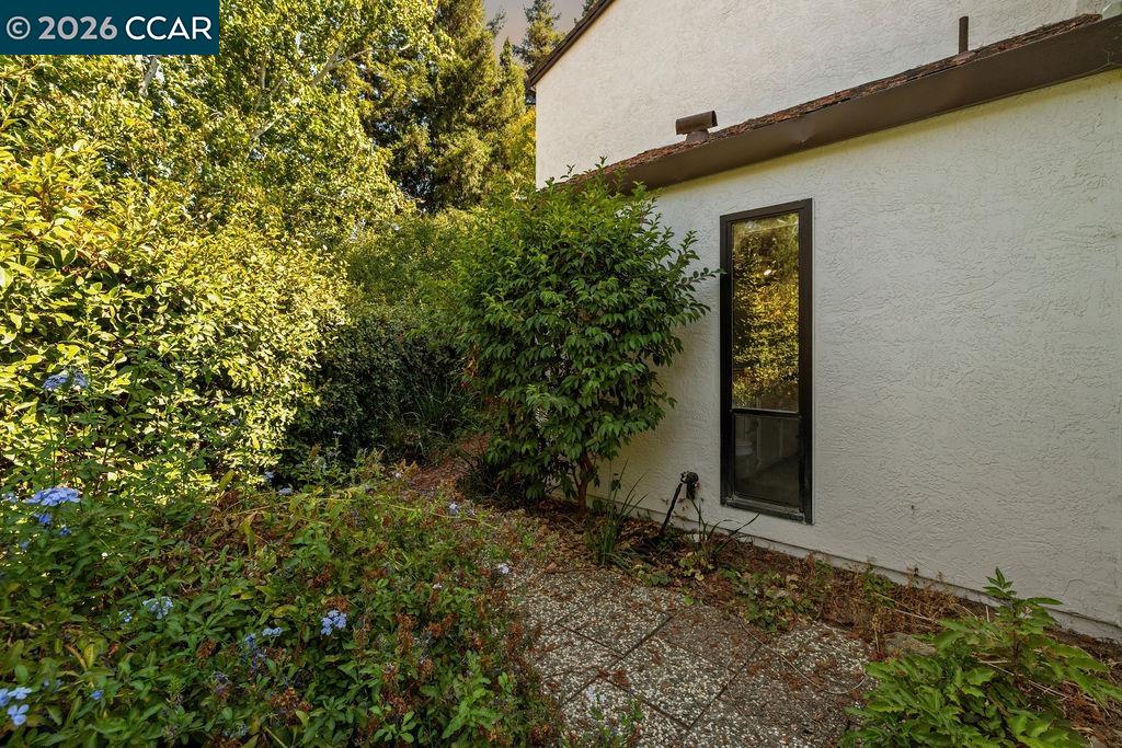 1250 Redwood Ct