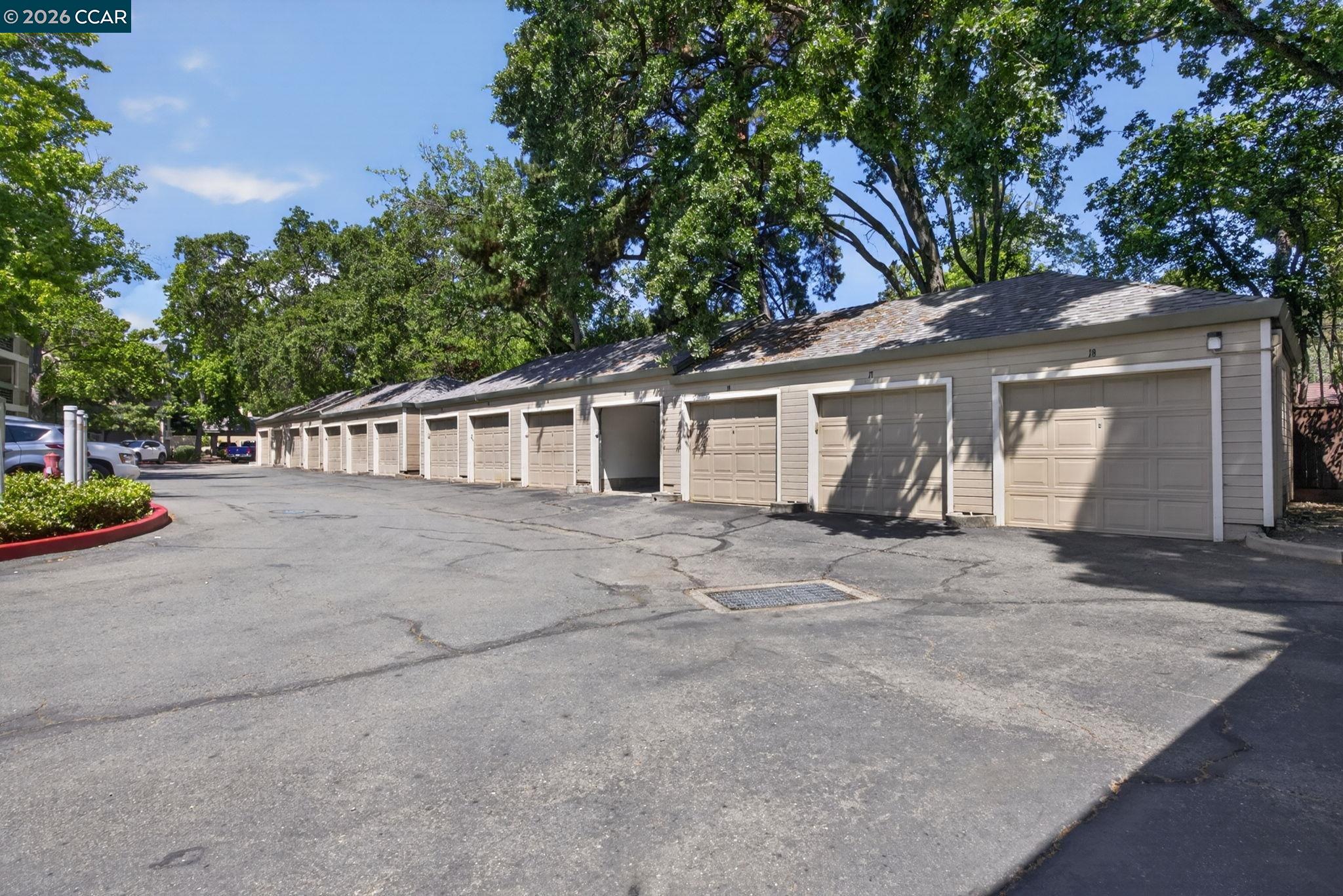 2560 Oak Rd # 120