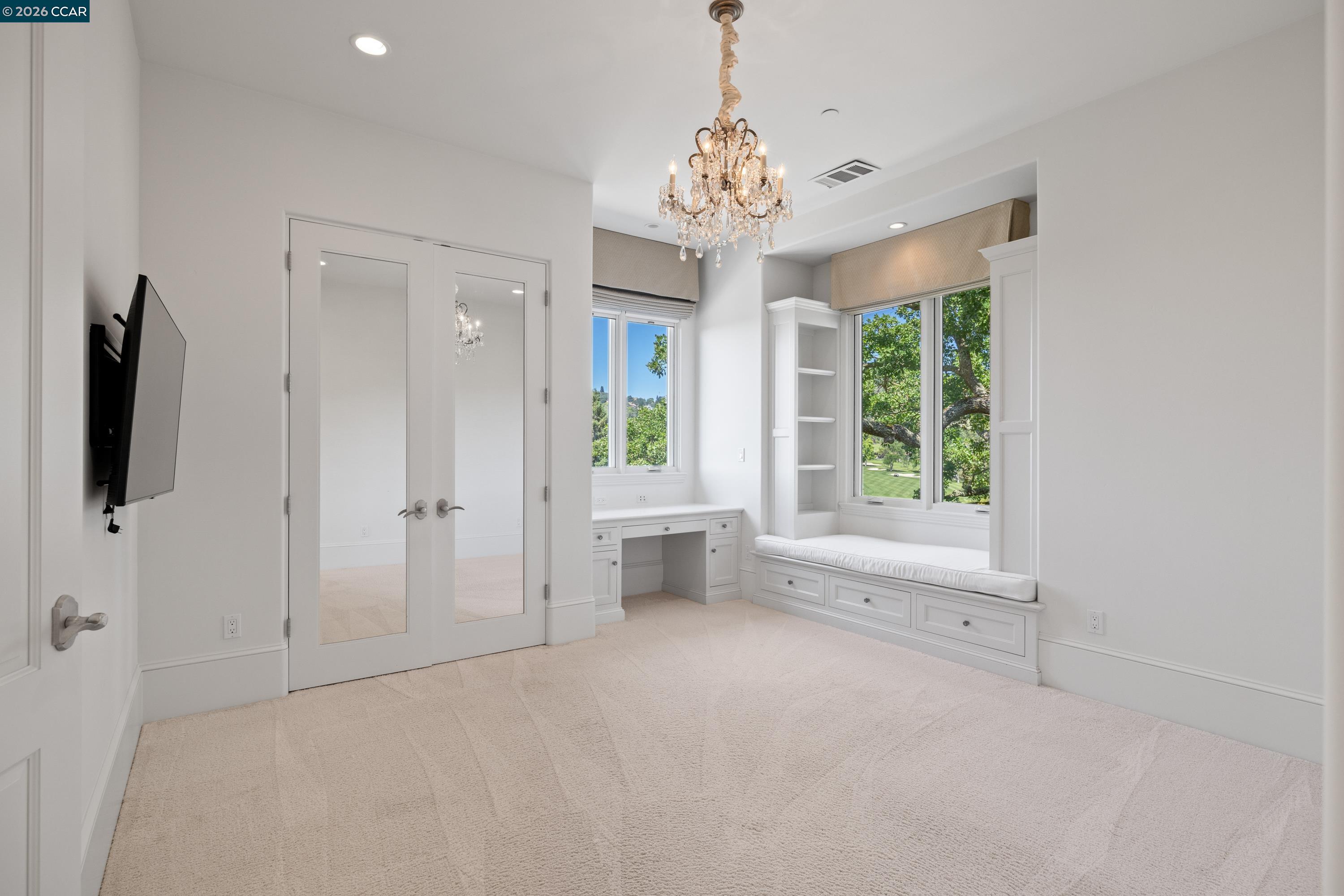 32 Copenhagen Ct
