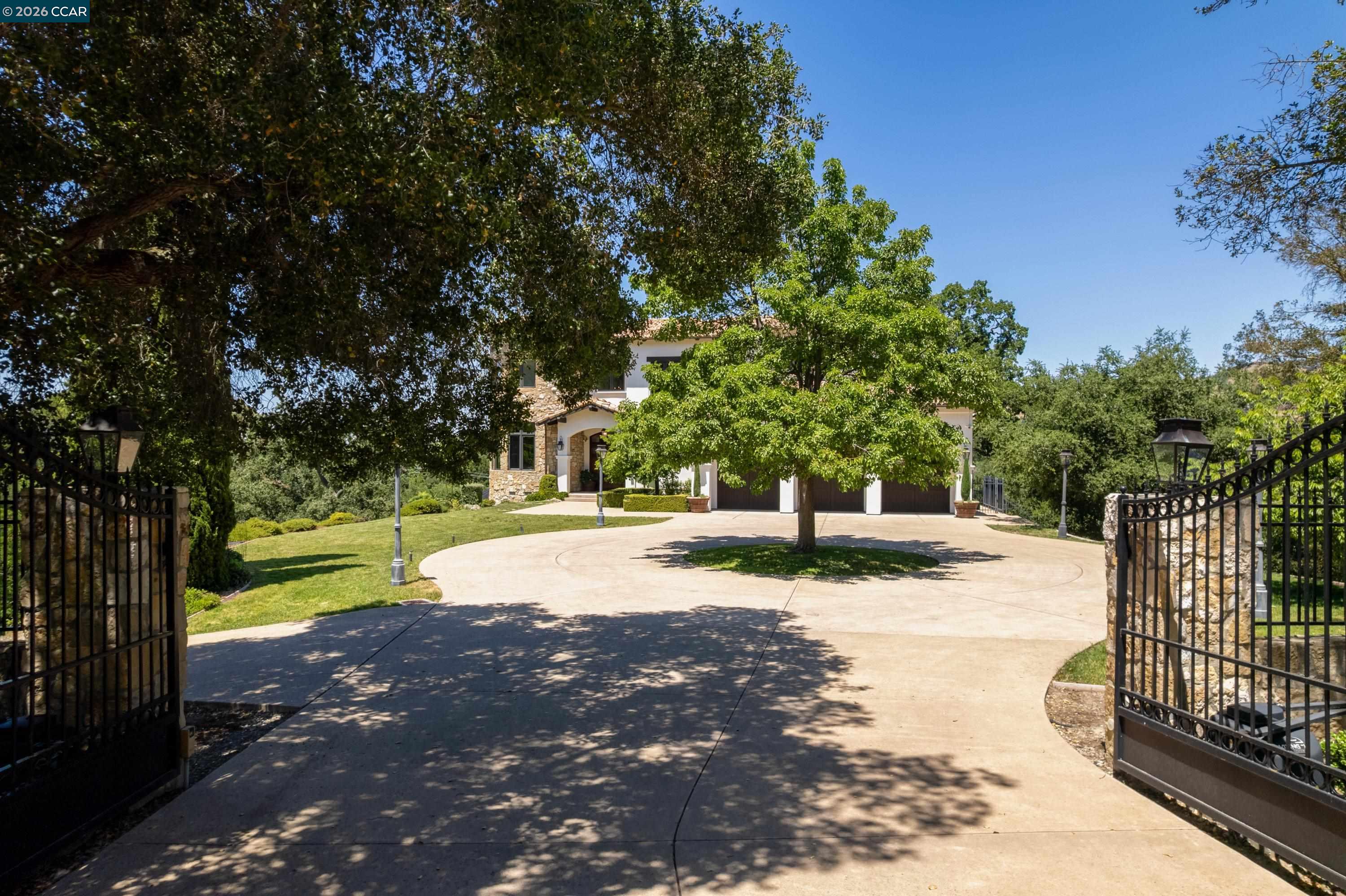 32 Copenhagen Ct