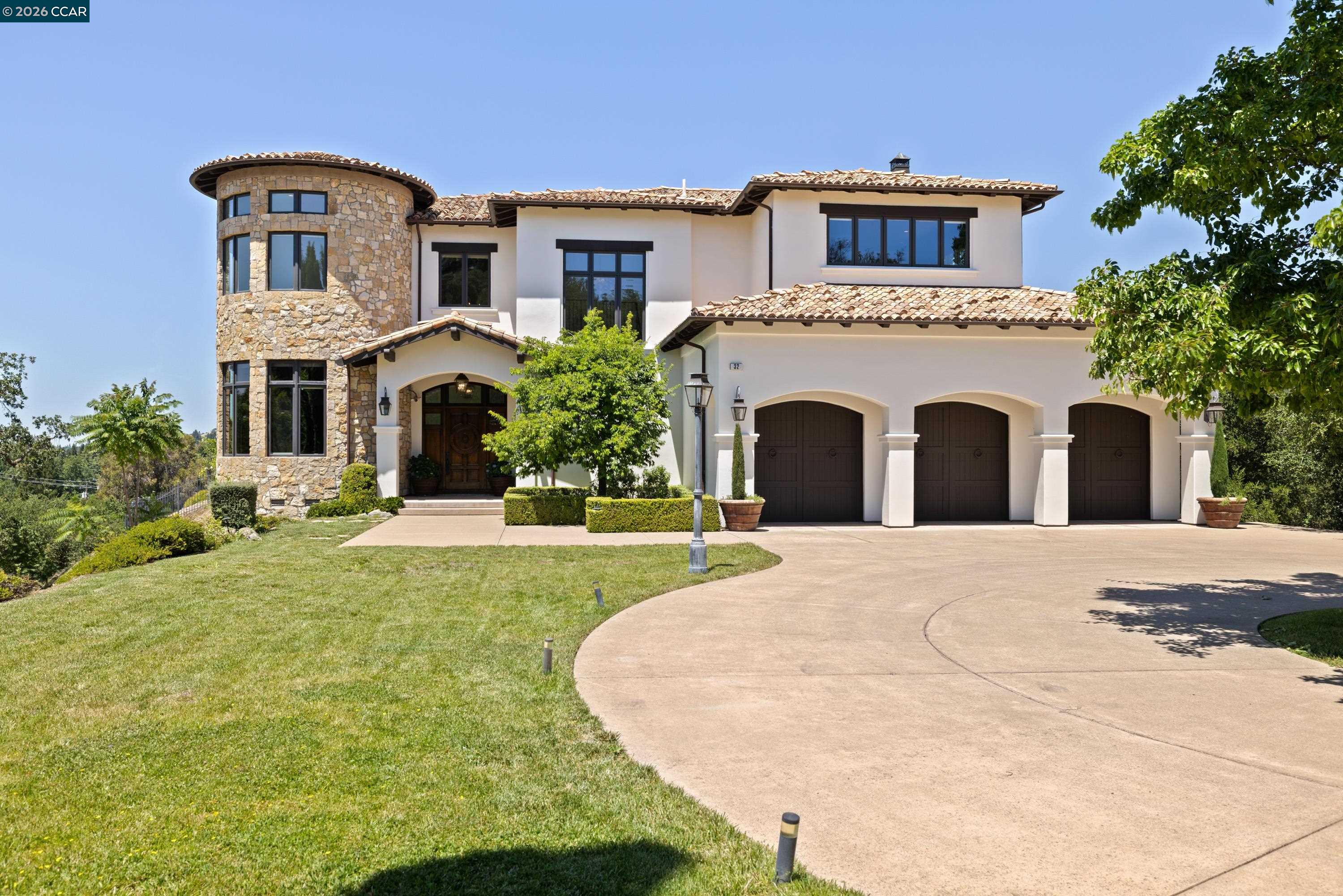 32 Copenhagen Ct