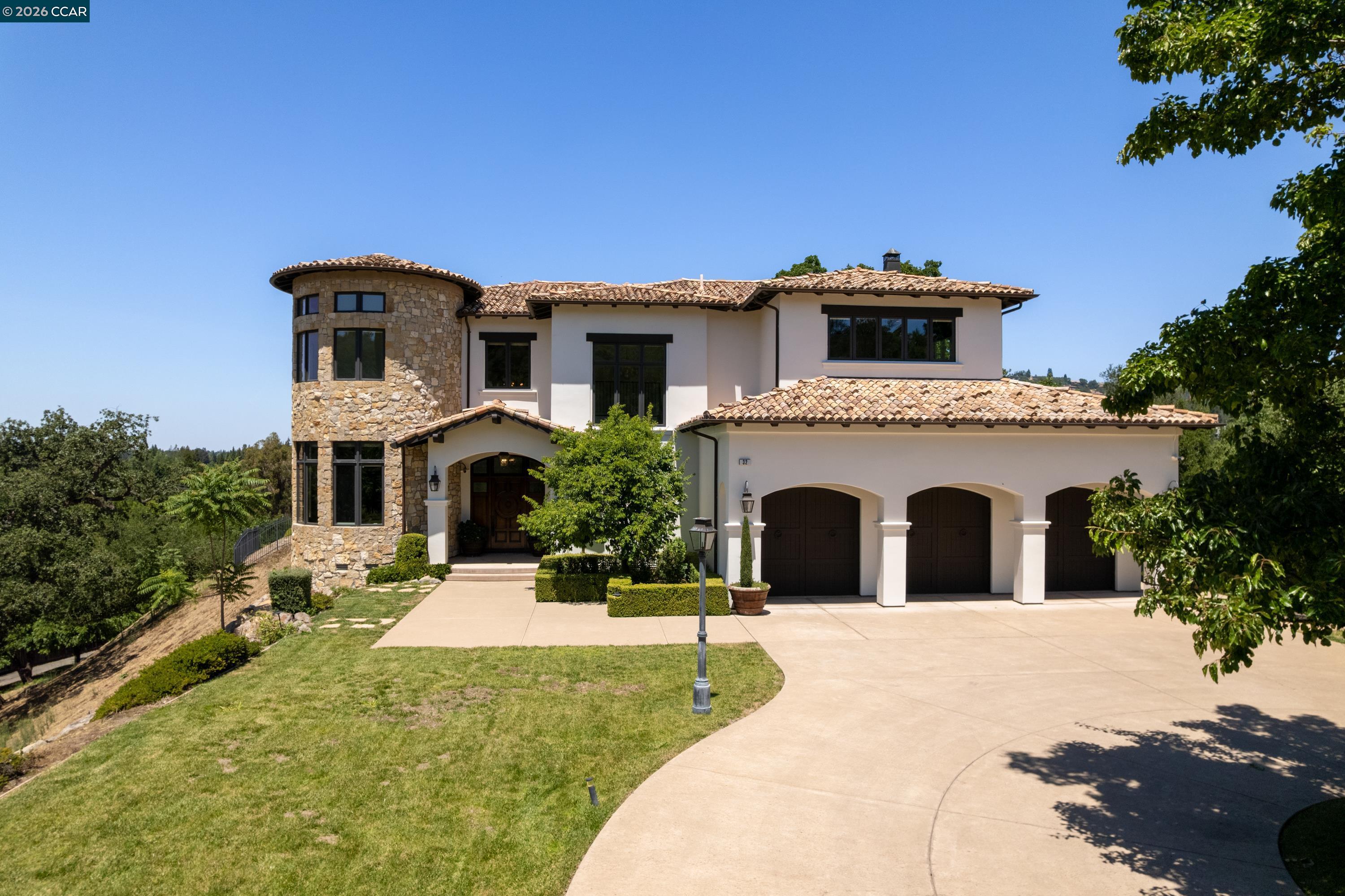 32 Copenhagen Ct