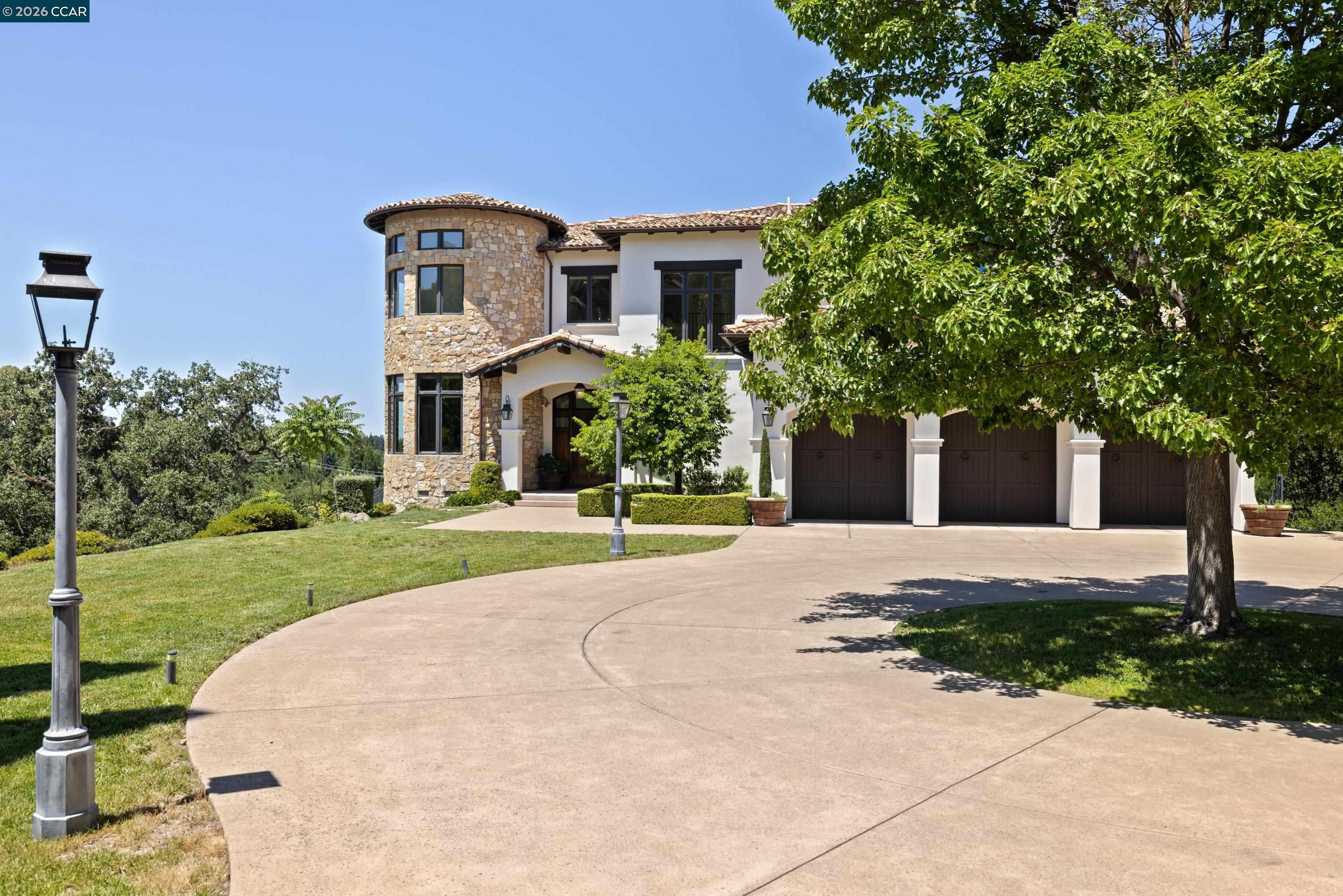32 Copenhagen Ct