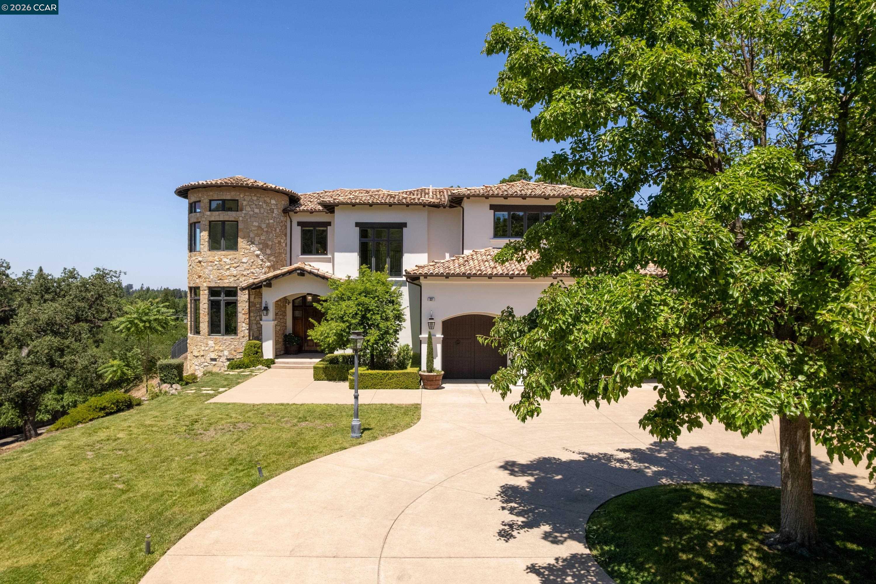 32 Copenhagen Ct