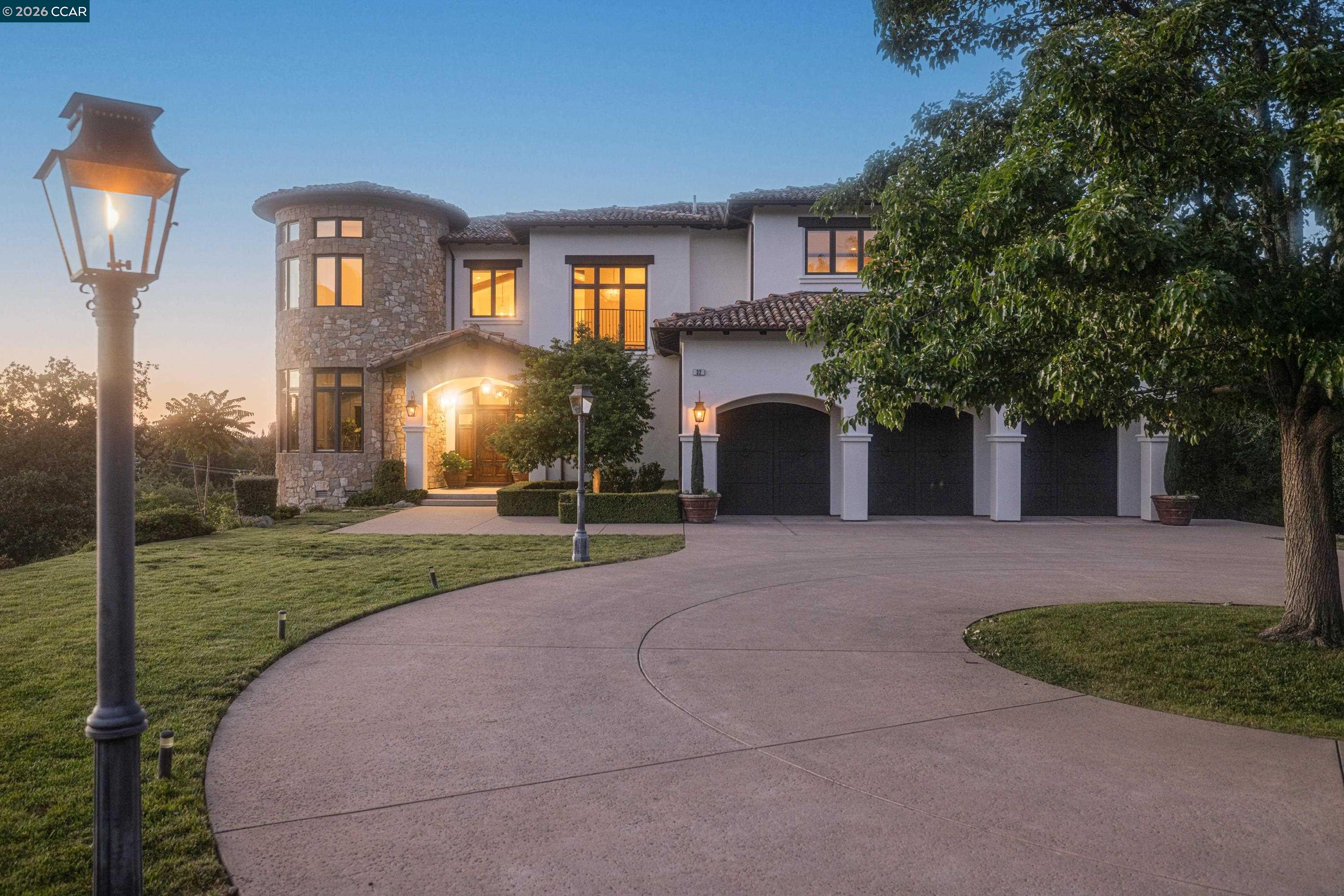 32 Copenhagen Ct