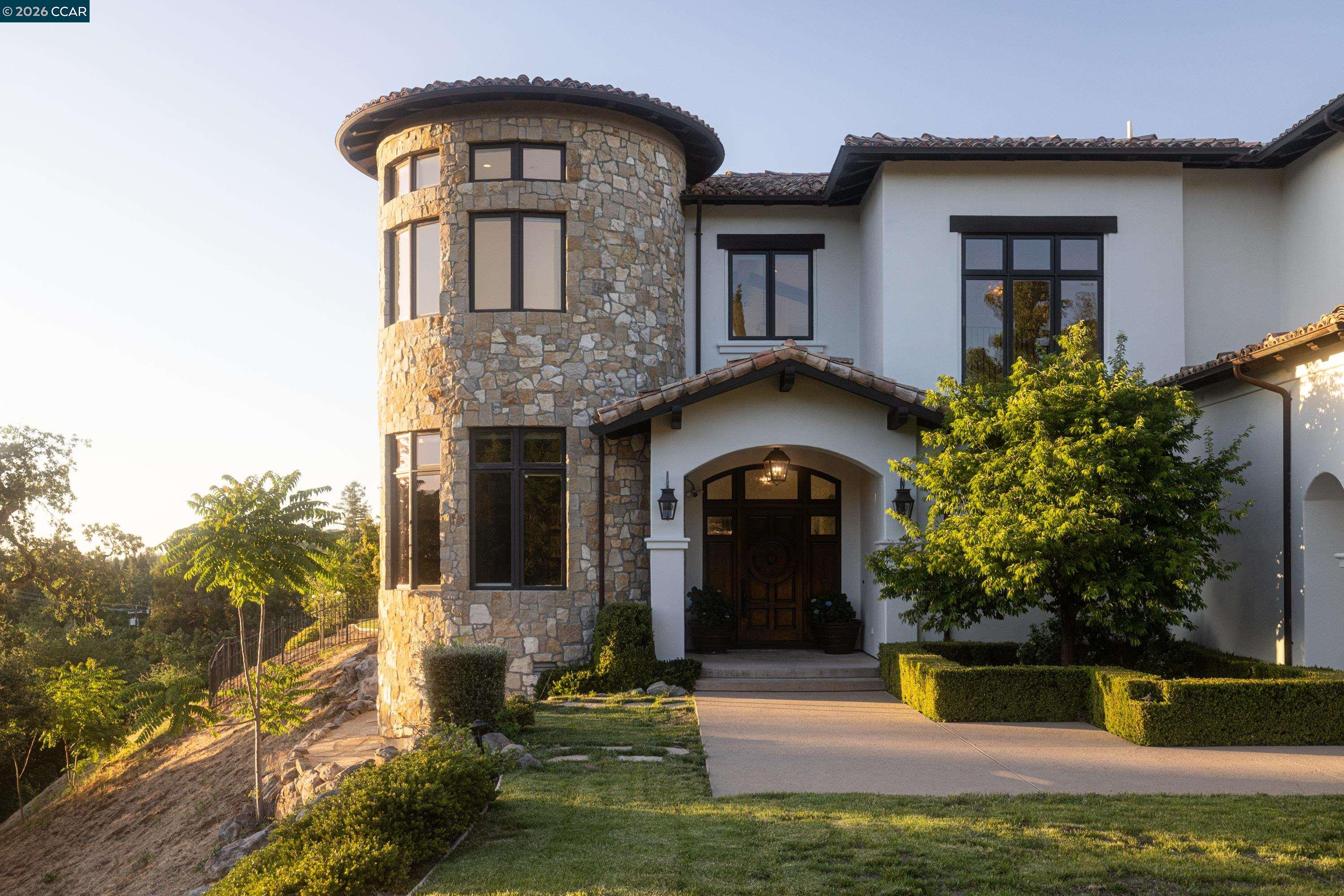 32 Copenhagen Ct