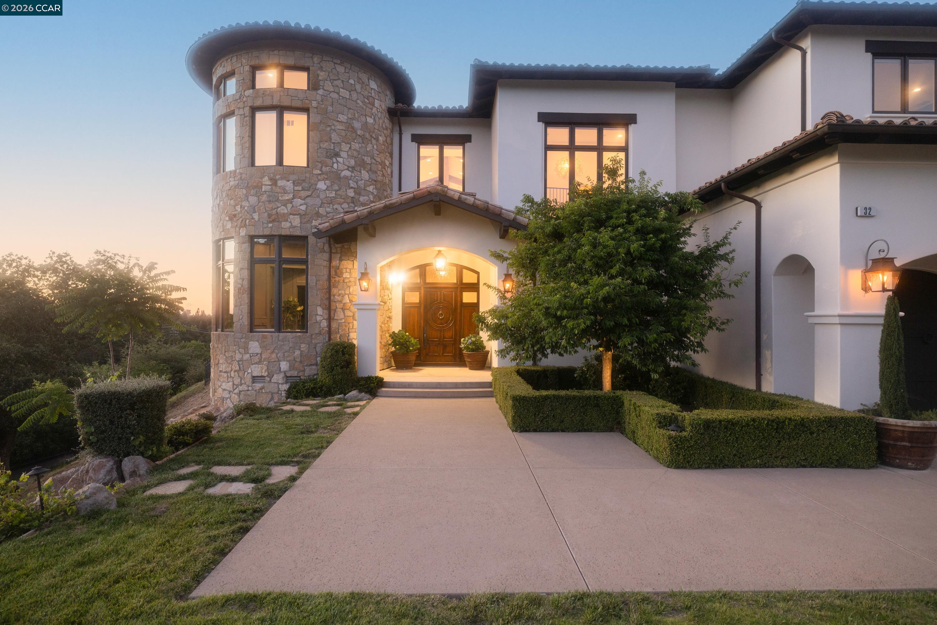 32 Copenhagen Ct