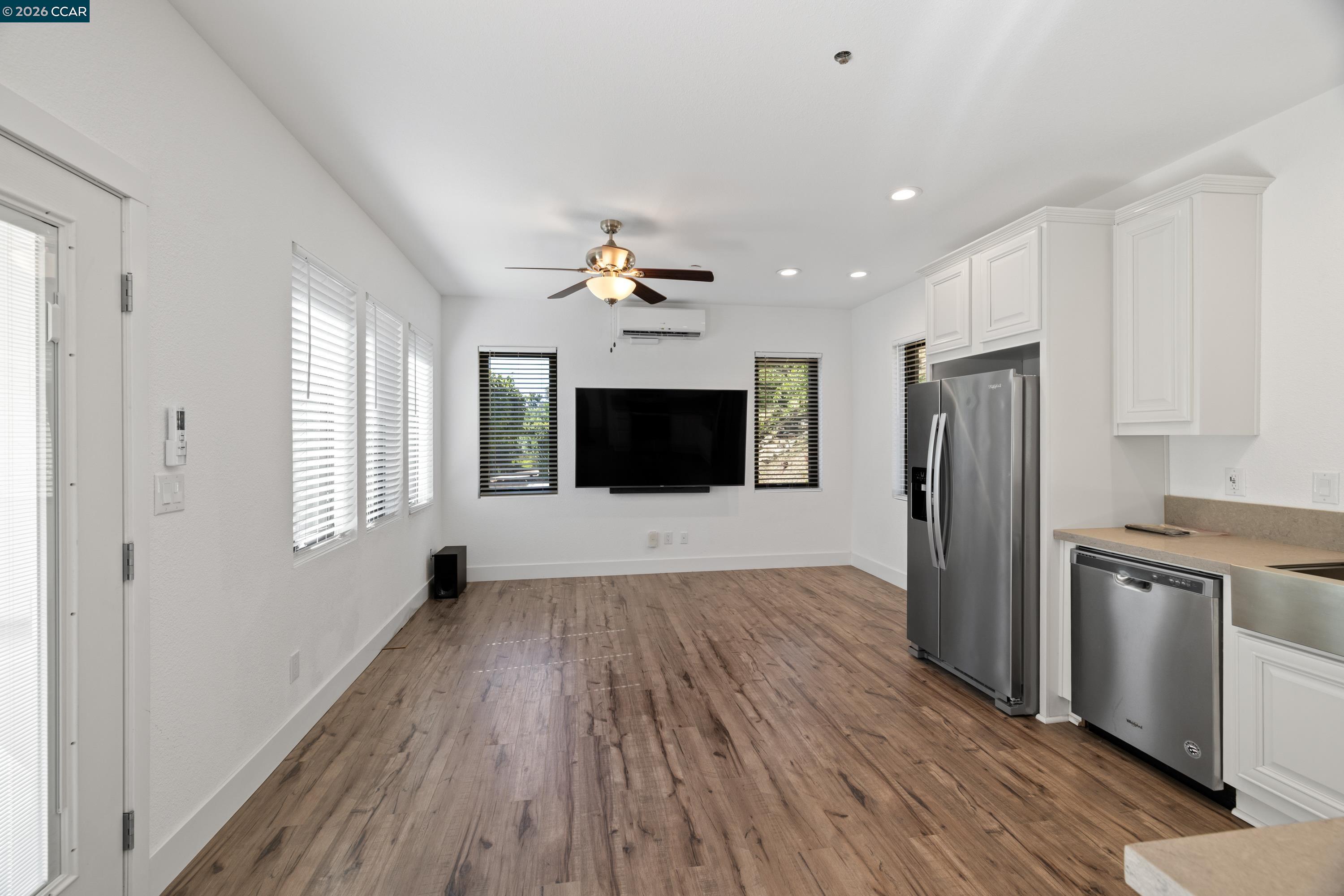 32 Copenhagen Ct