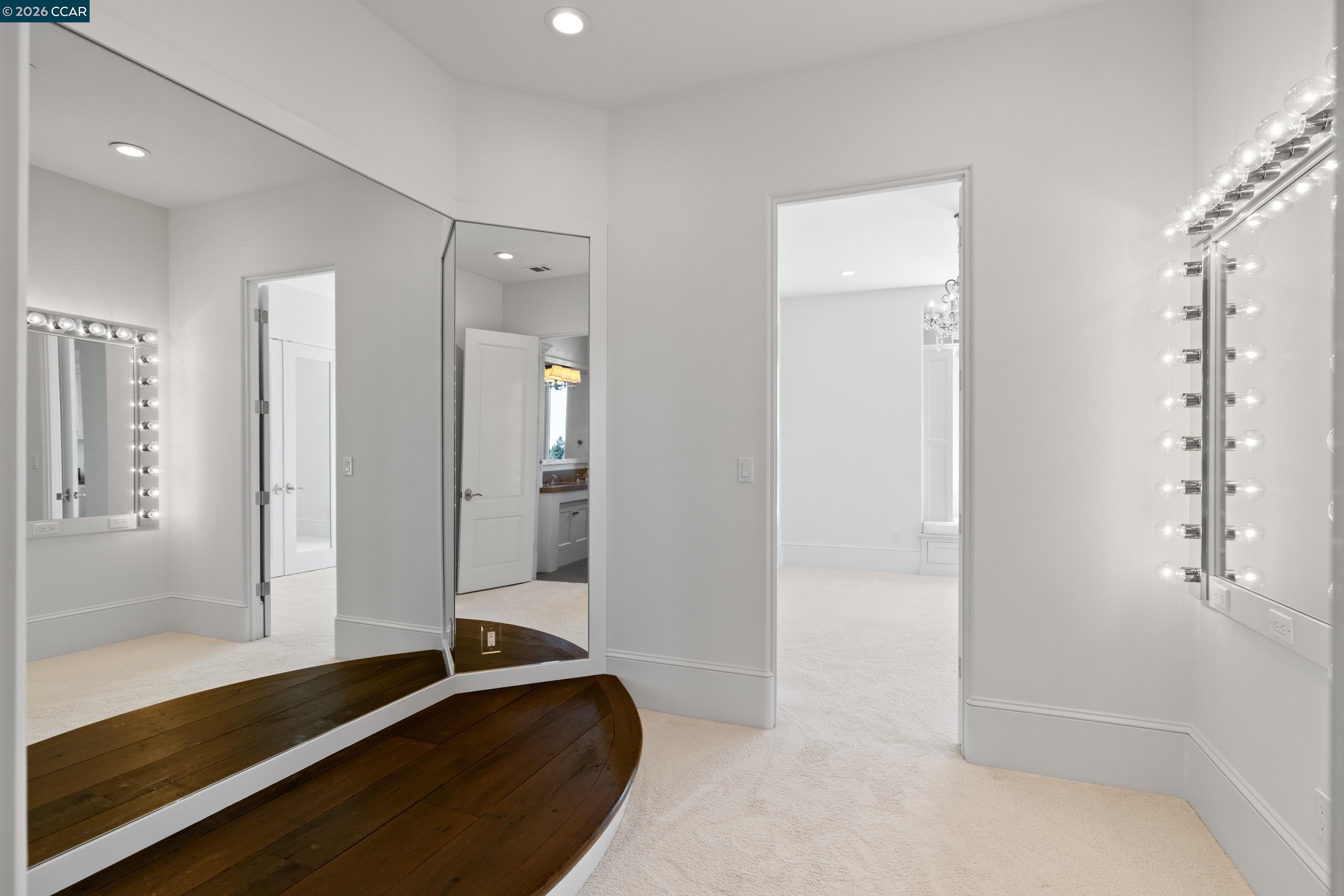 32 Copenhagen Ct
