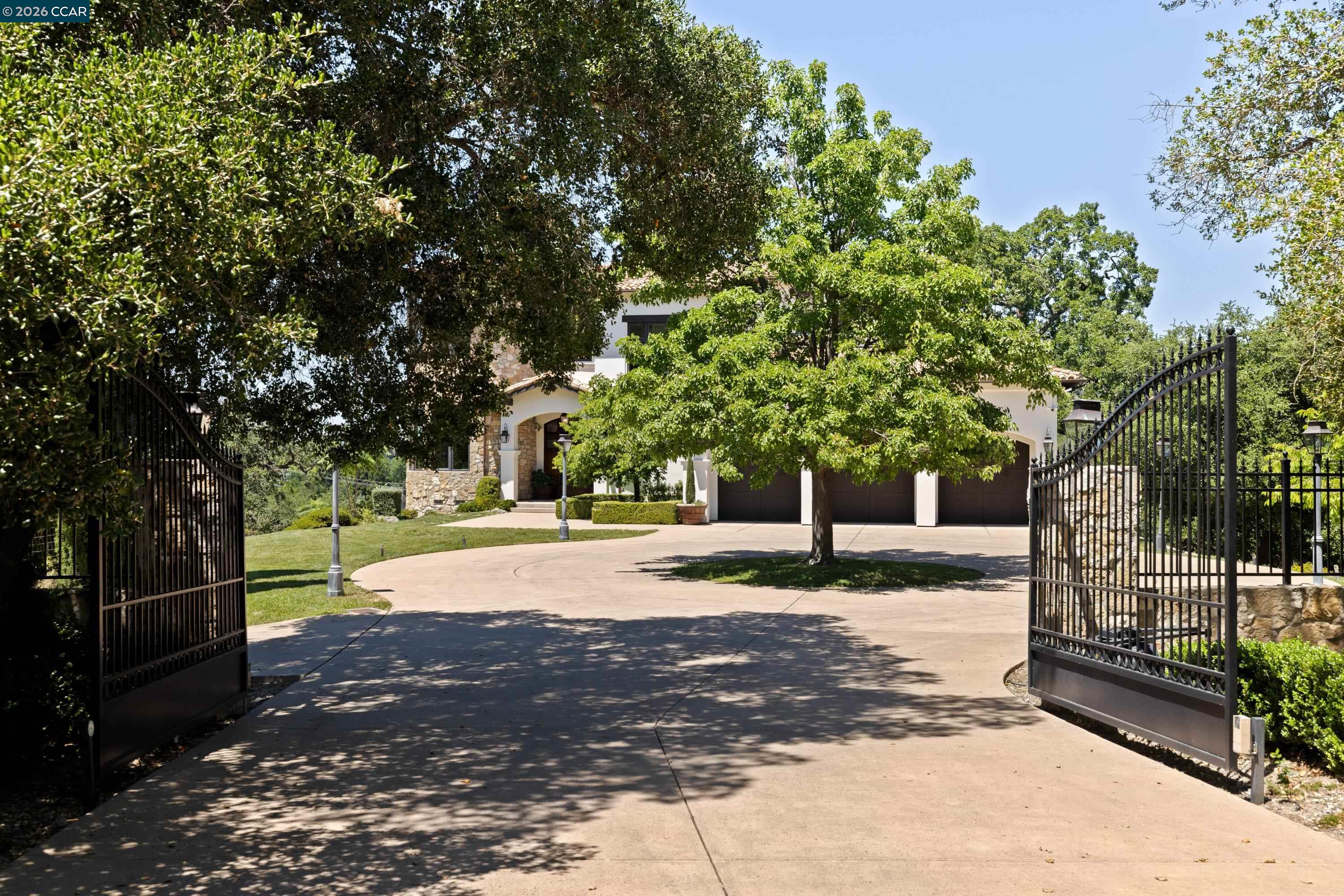 32 Copenhagen Ct