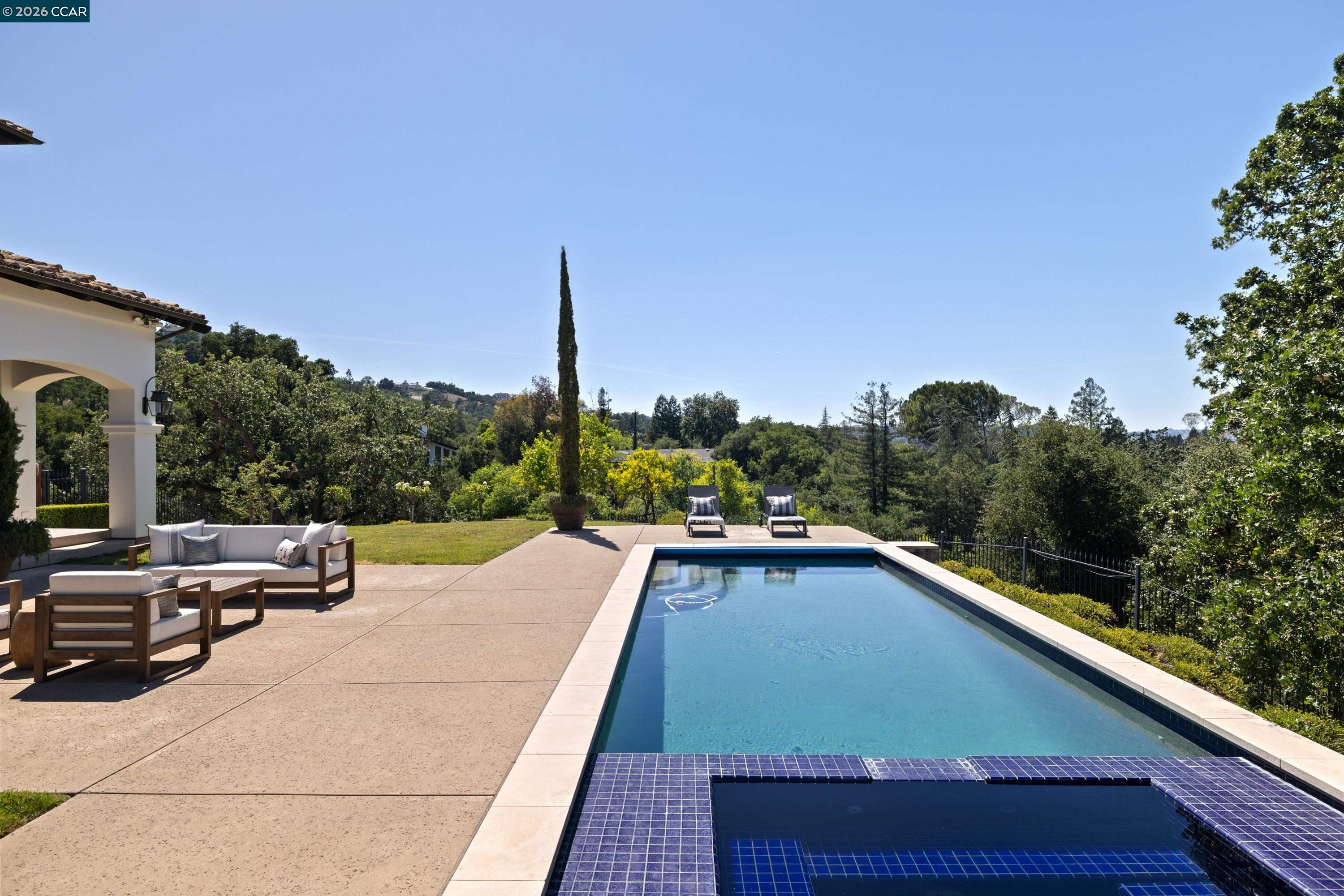 32 Copenhagen Ct