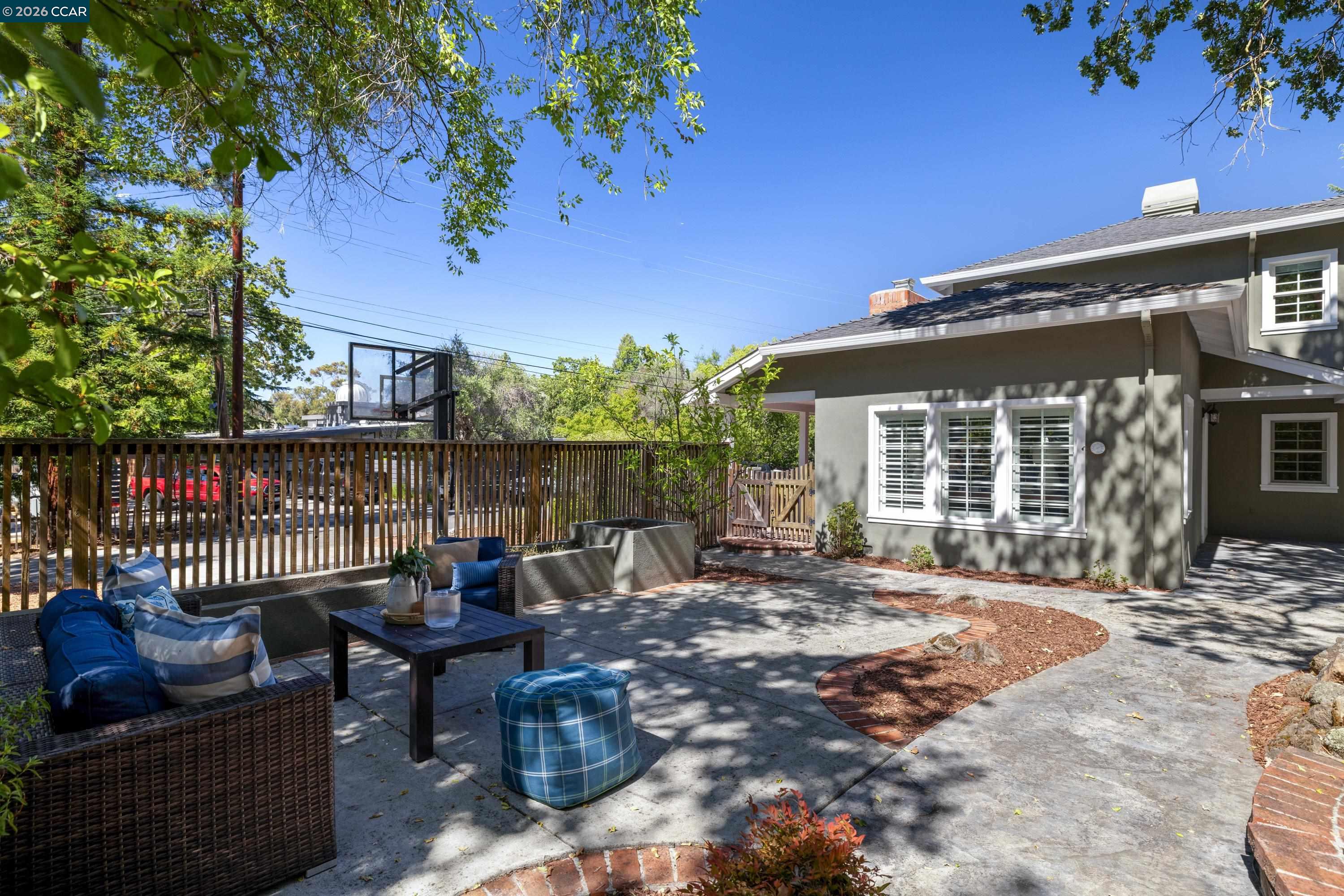 101 La Bolsa Rd