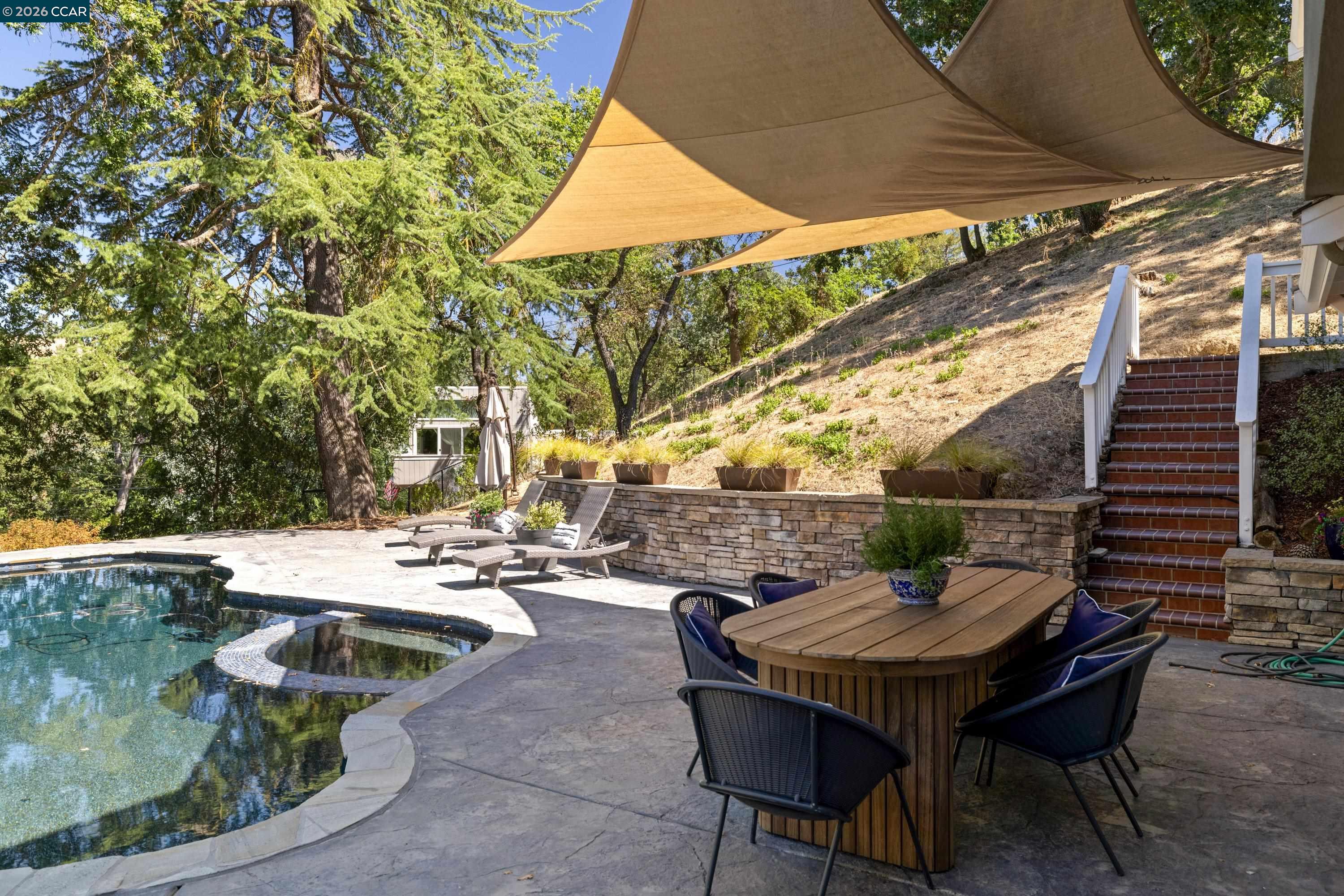 101 La Bolsa Rd