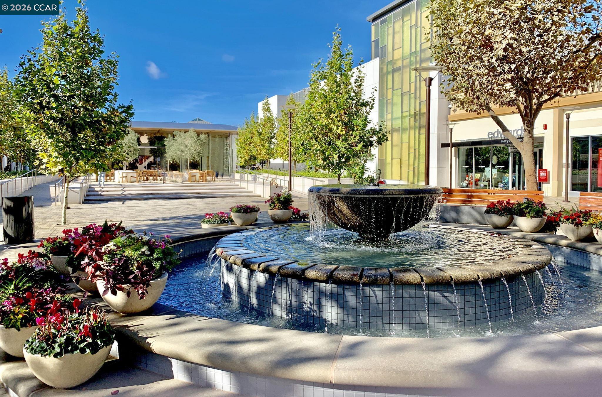 30 Sierra Ln