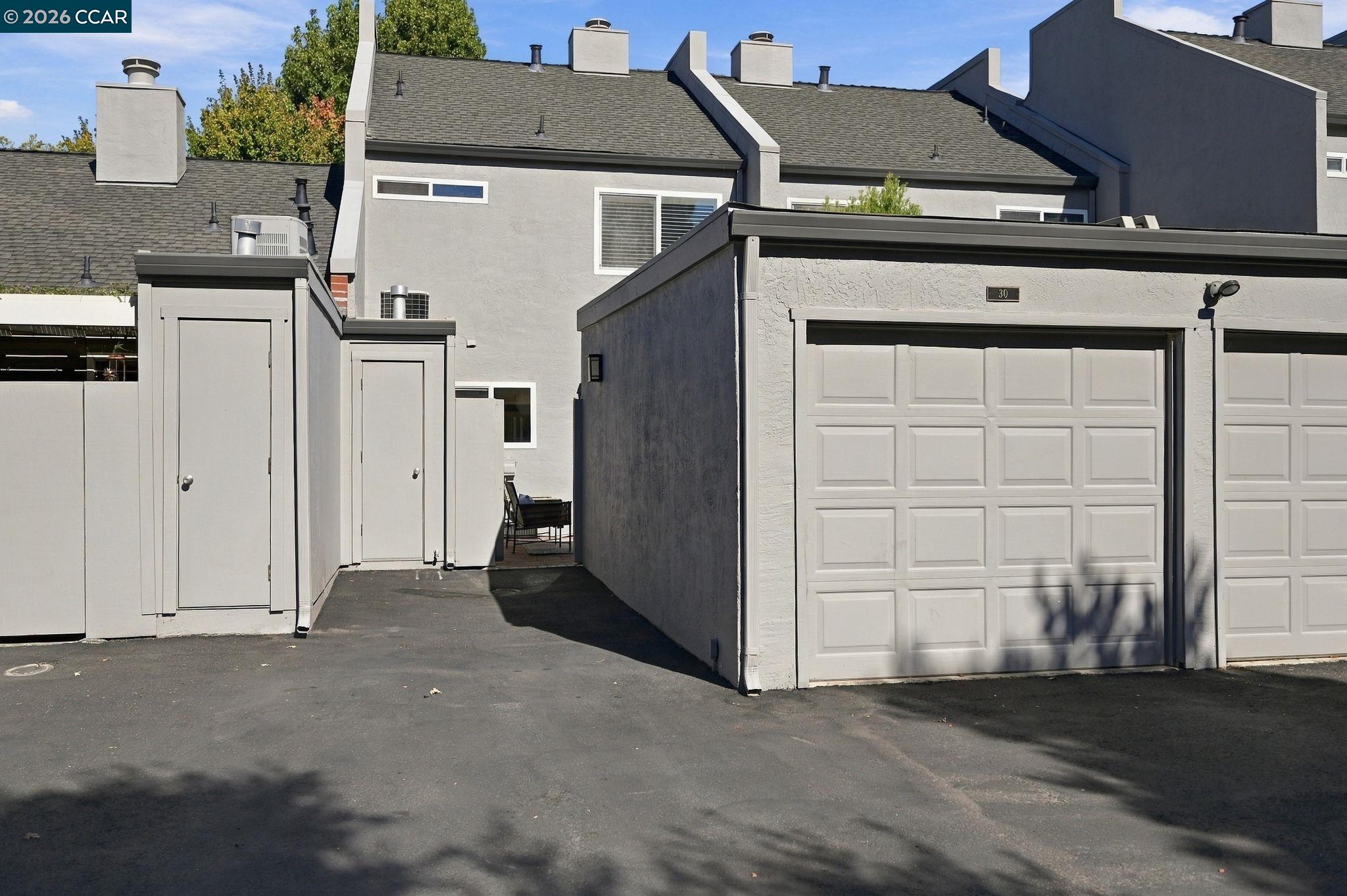 30 Sierra Ln