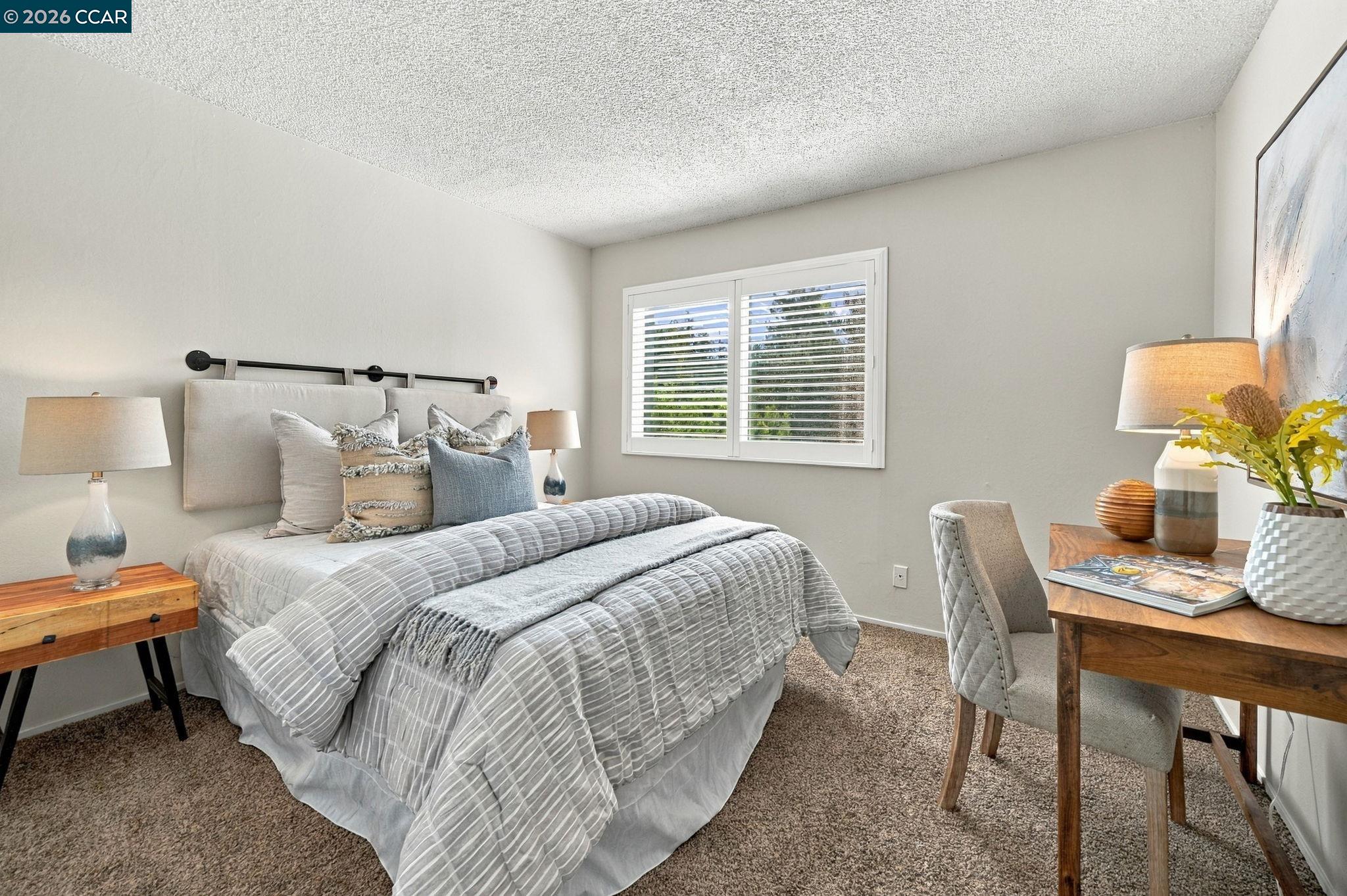 30 Sierra Ln