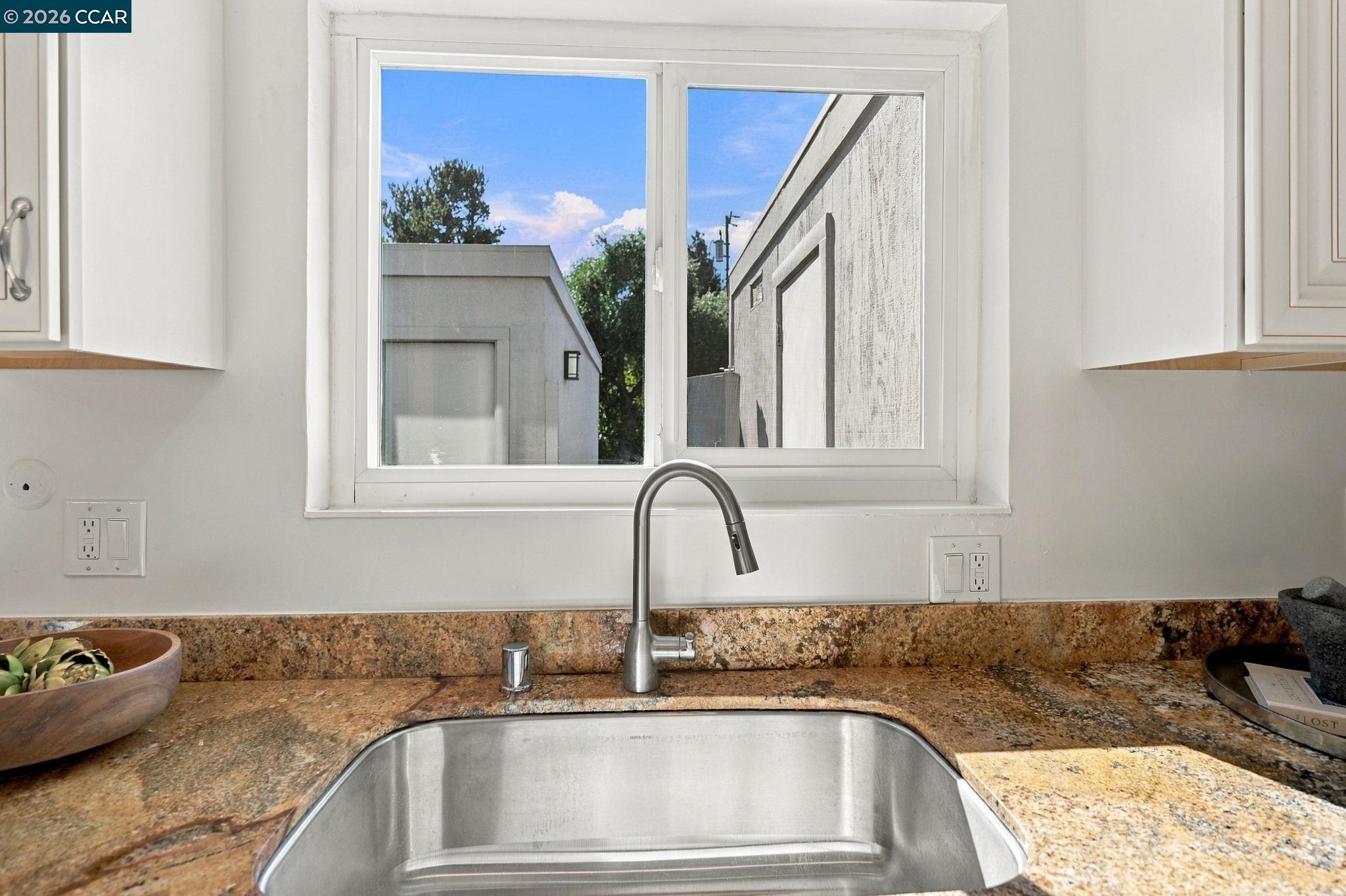 30 Sierra Ln