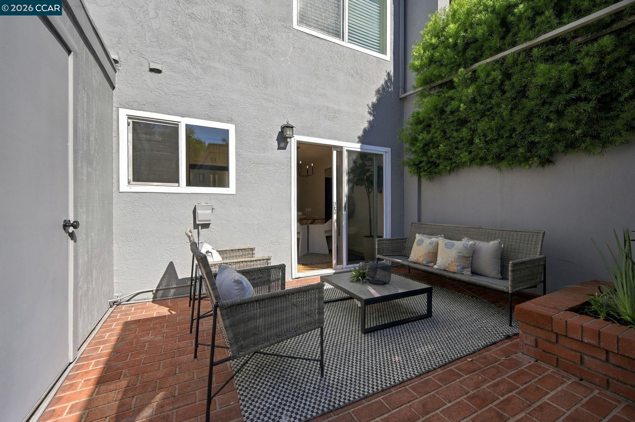30 Sierra Ln