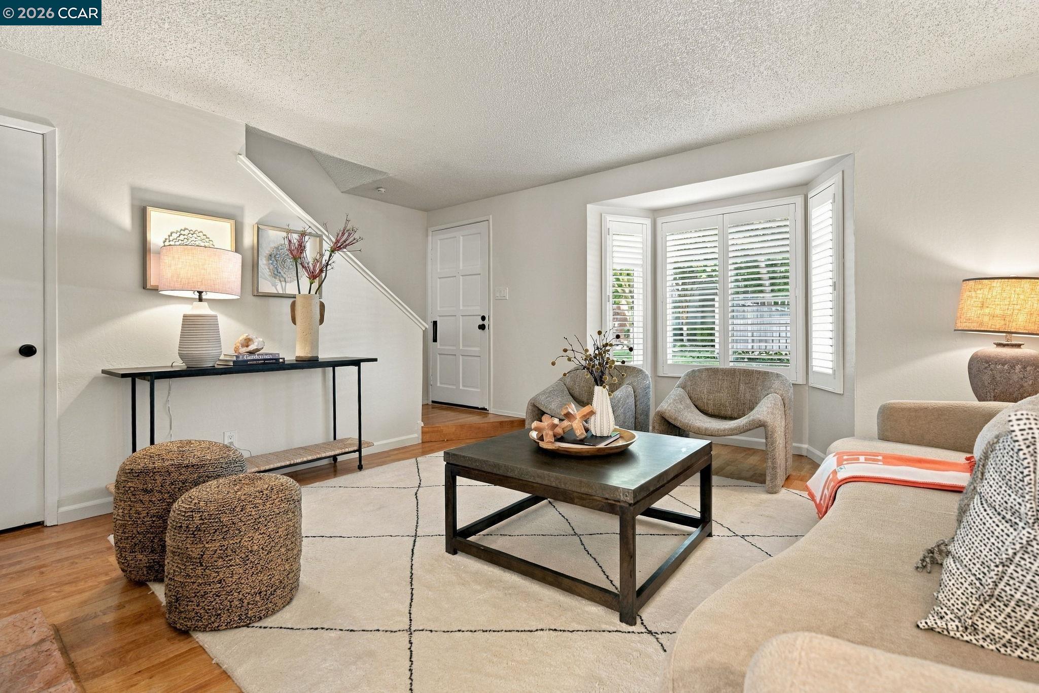 30 Sierra Ln