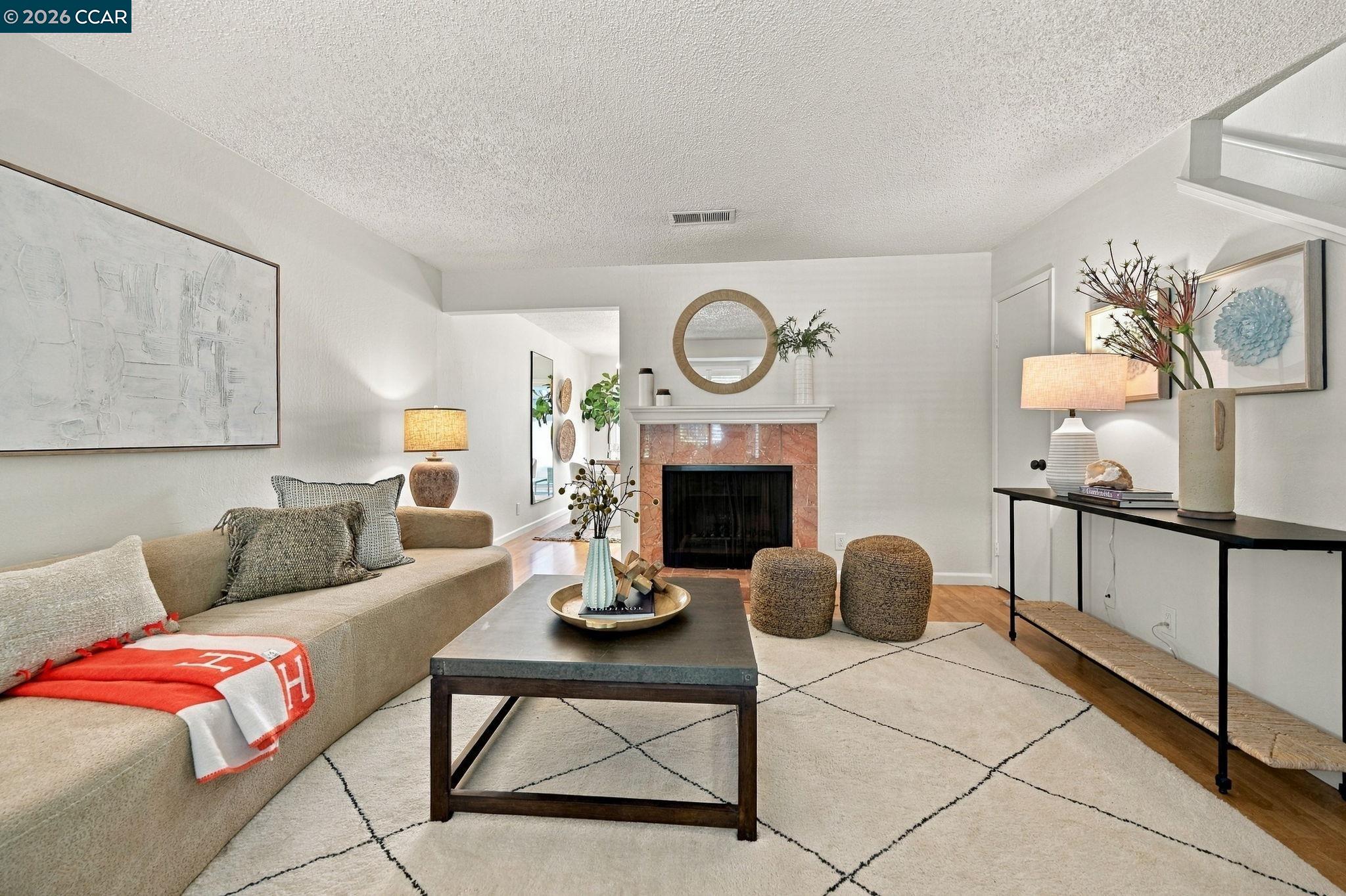 30 Sierra Ln