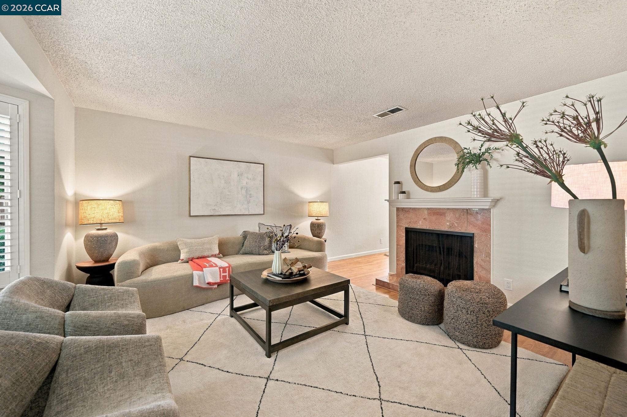 30 Sierra Ln