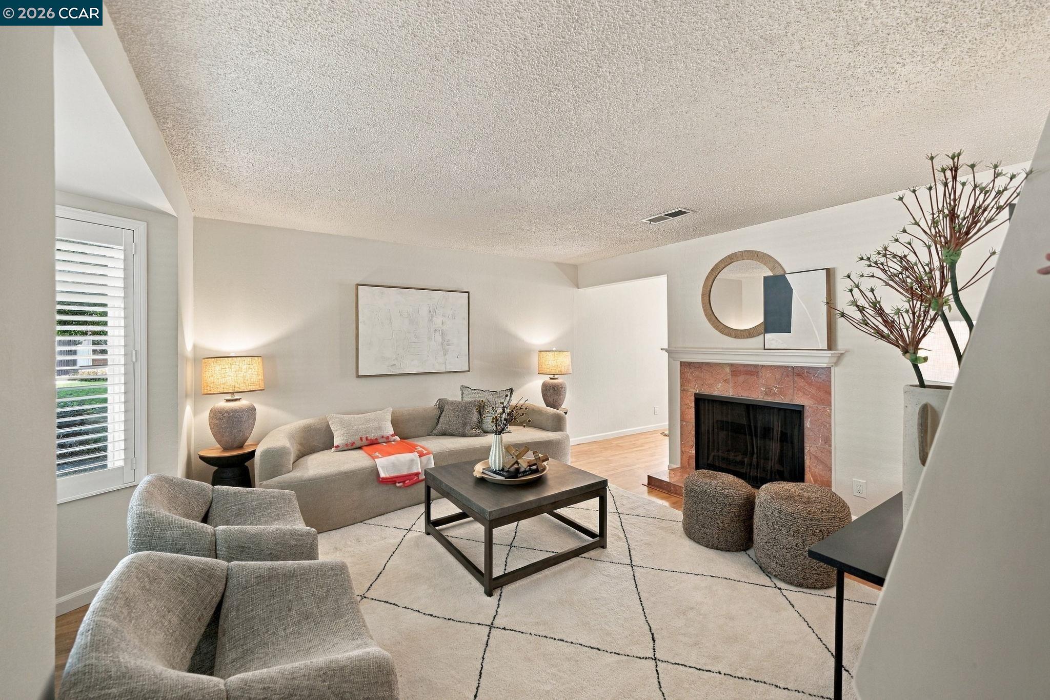 30 Sierra Ln